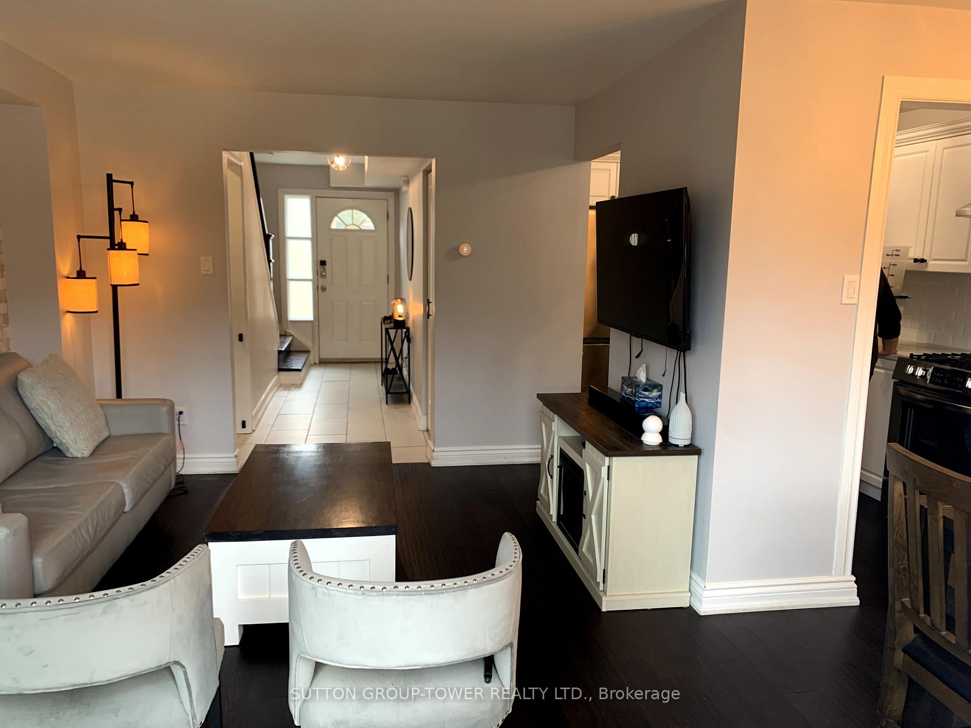 Photo 5 of 2 Harris Way, Markham, Aileen-Willowbrook — HOMEH