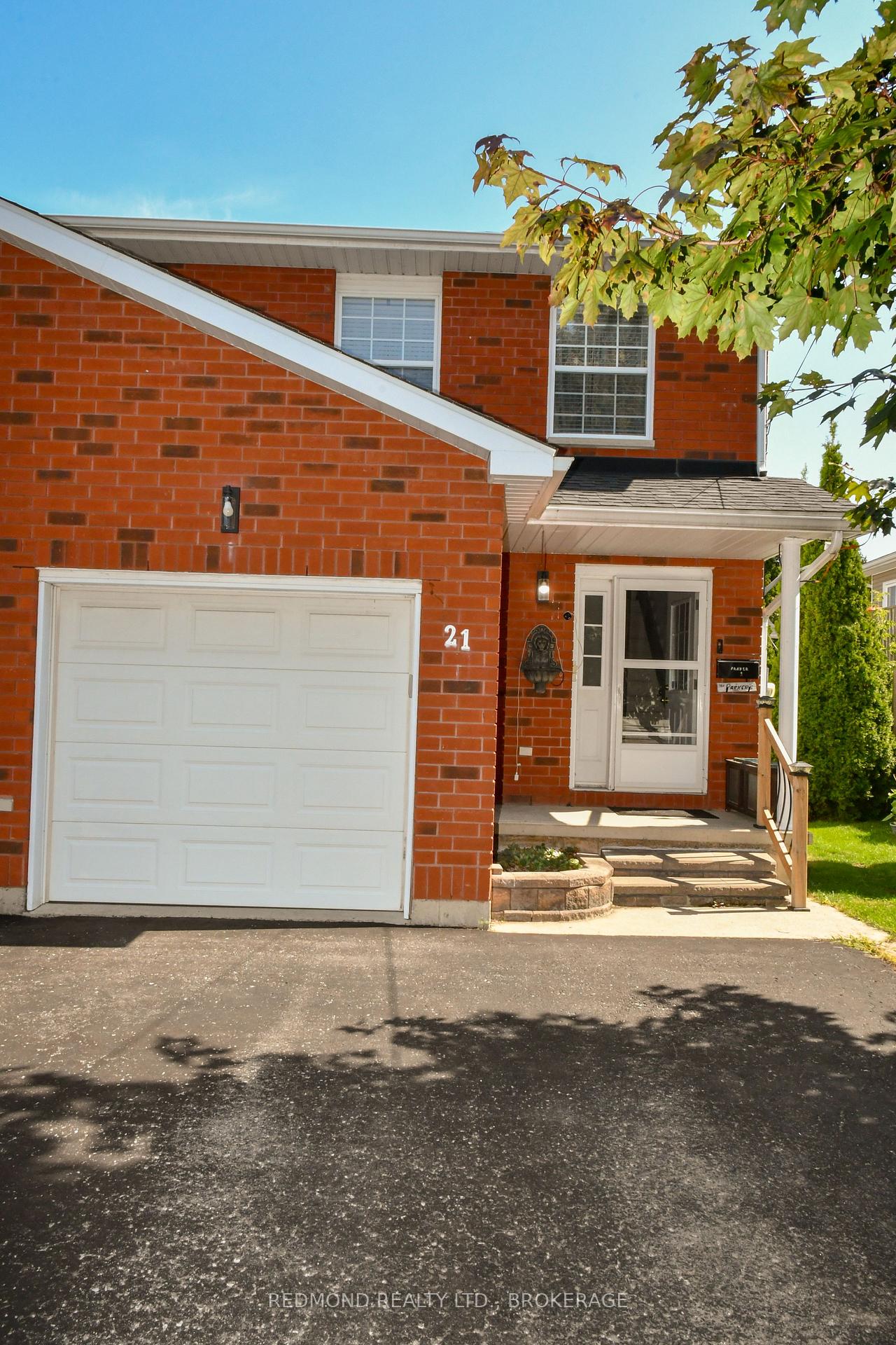 Photo 4 of 21 Elm Street, Gananoque — HOMEH