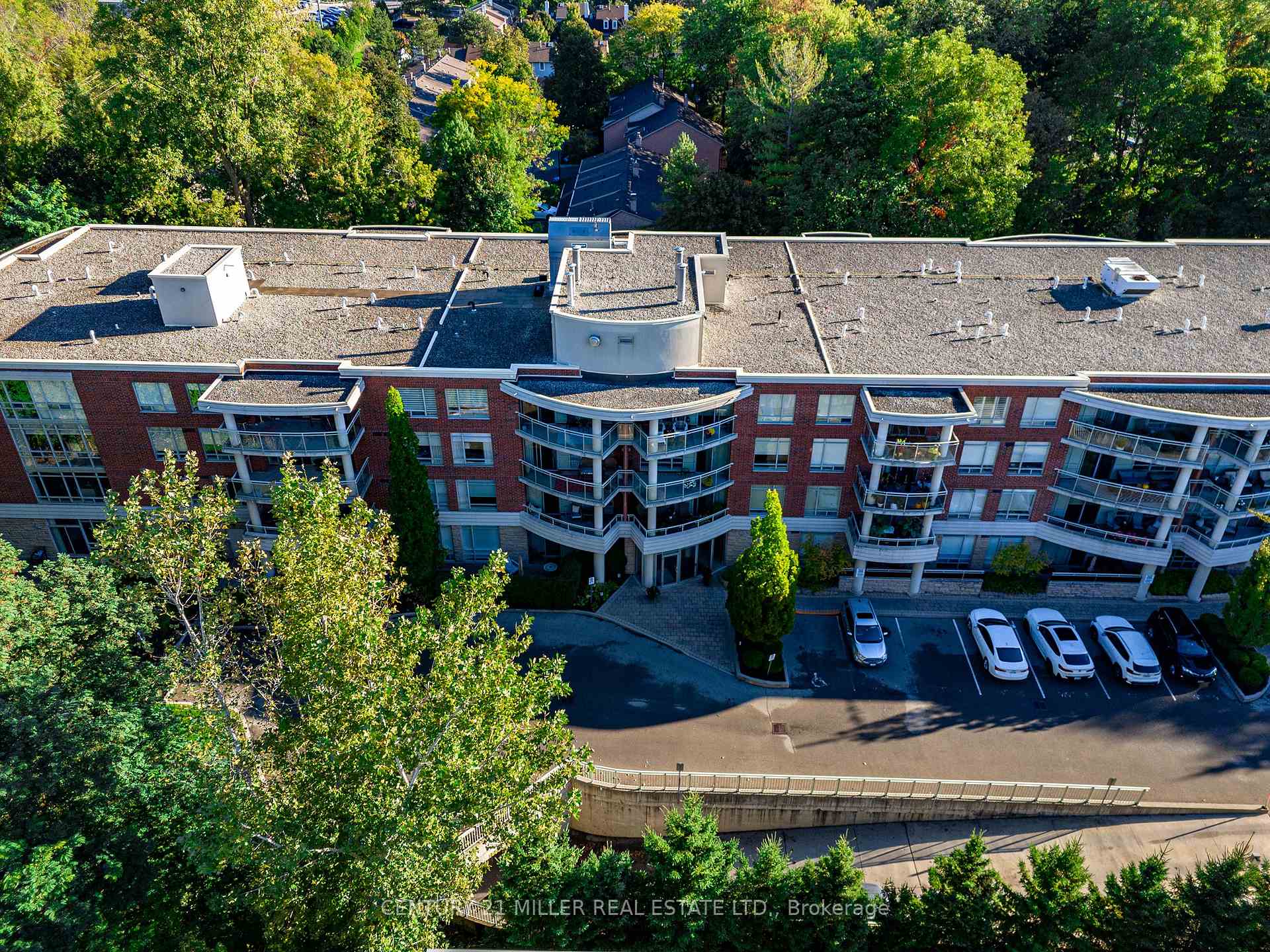 Front of Unit 204, 125 Wilson Street W
