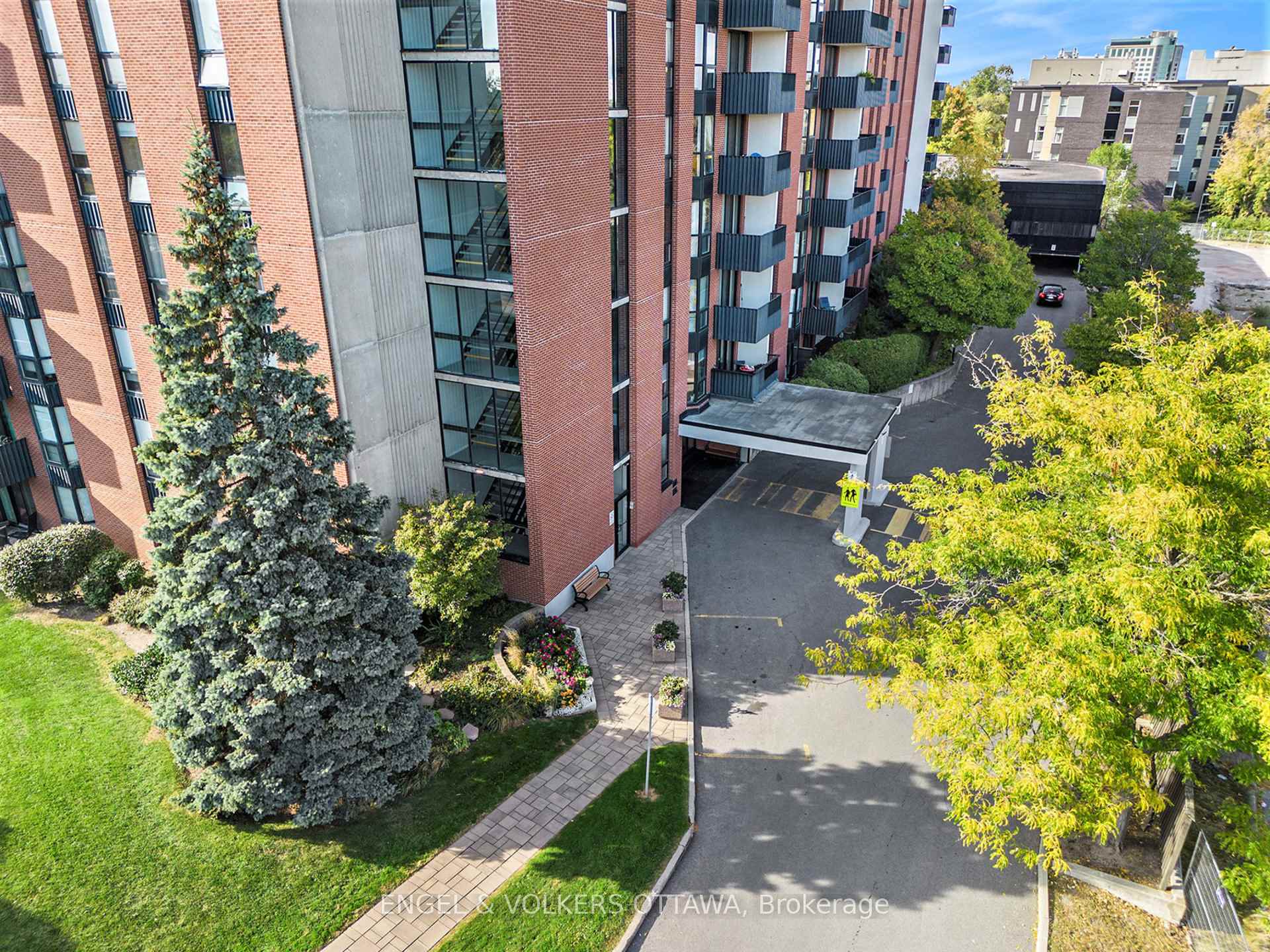 Photo 4 of Unit 1110, 2951 Riverside Drive, Ottawa, Mooneys Bay/Riverside Park — HOMEH