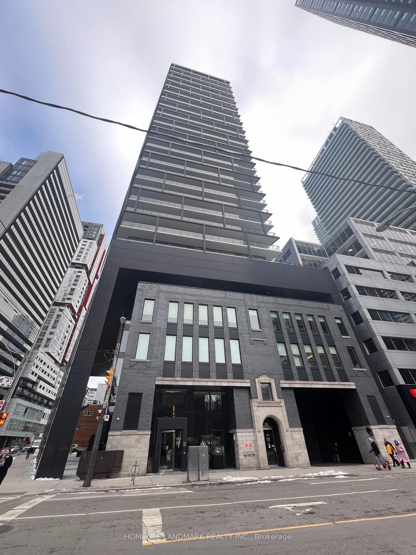 Front of Unit 2301, 125 Peter Street