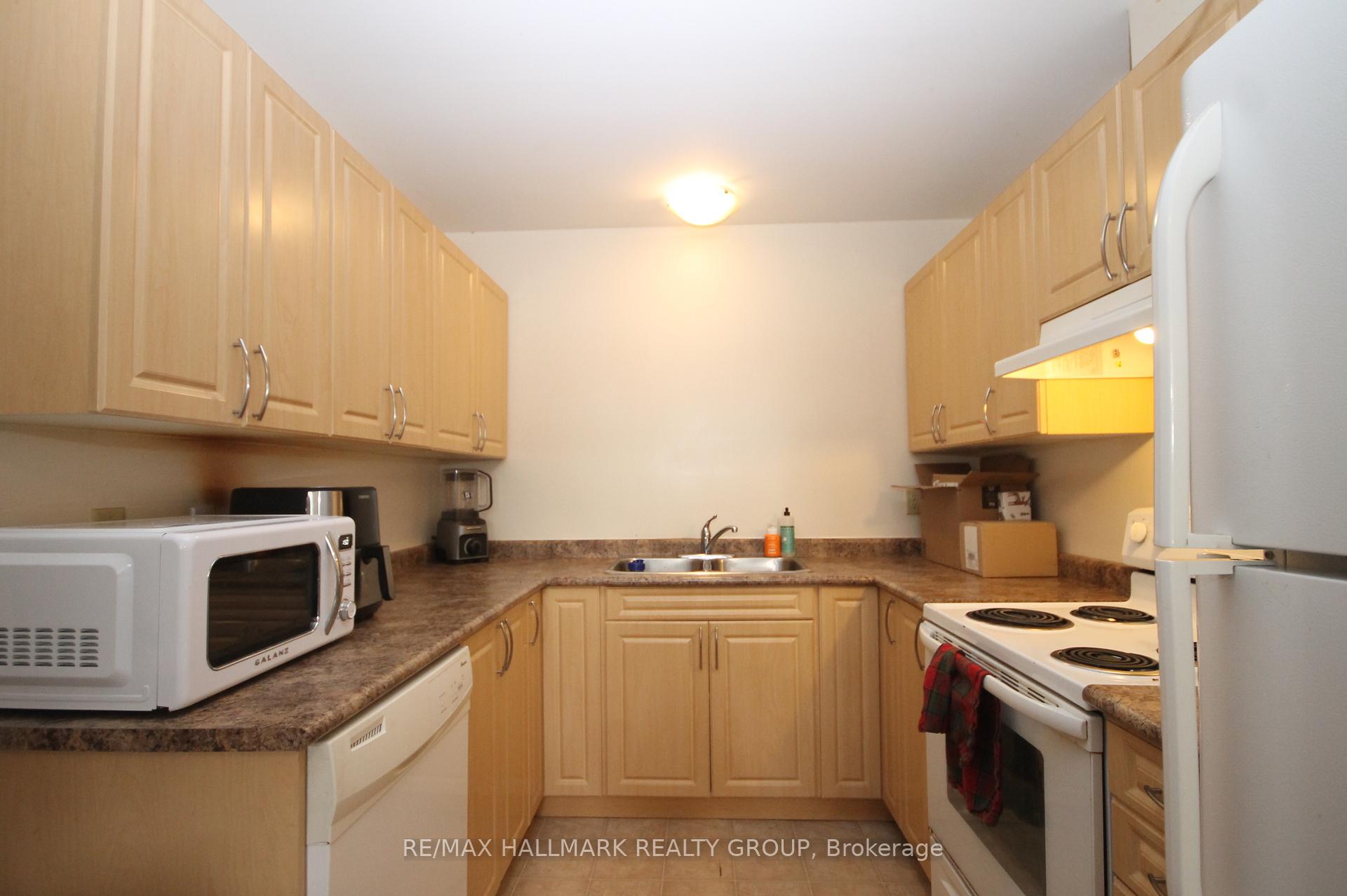 Photo 7 of 107 Salter Crescent, Ottawa, Kanata - Beaverbrook — HOMEH