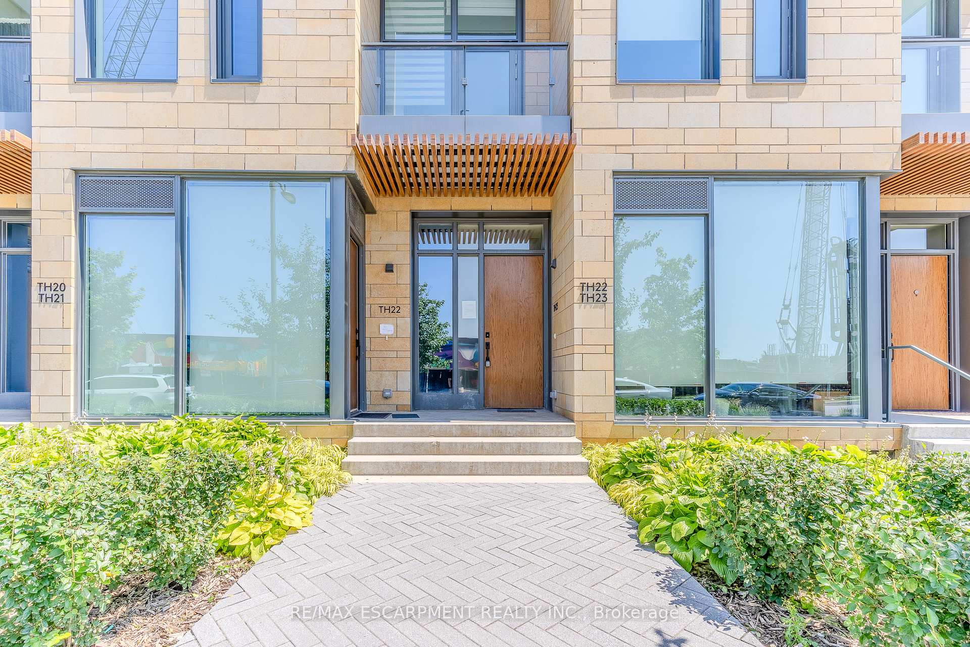 Photo 2 of Unit TH23, 7 Buttermill Avenue, Vaughan, Vaughan Corporate Centre — HOMEH