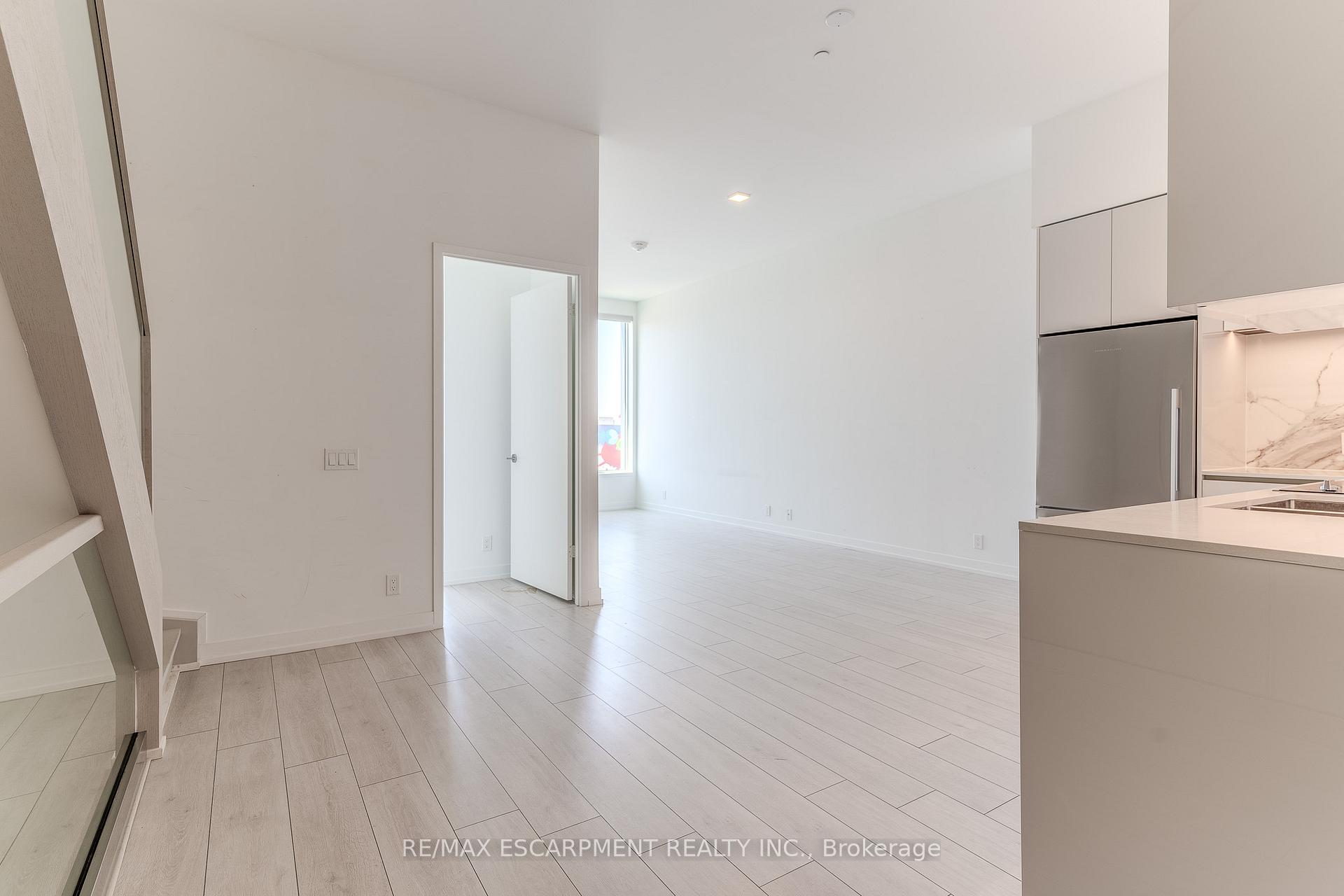 Photo 4 of Unit TH23, 7 Buttermill Avenue, Vaughan, Vaughan Corporate Centre — HOMEH