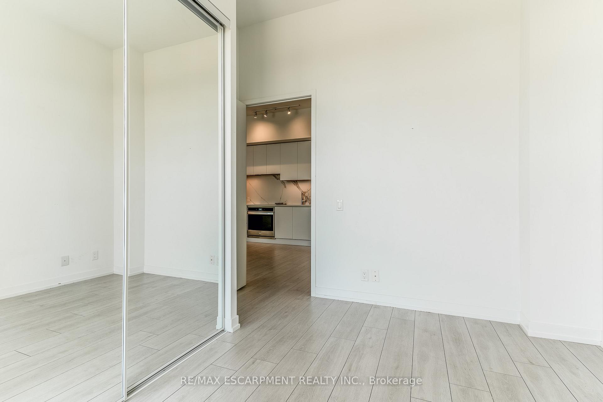 Photo 12 of Unit TH23, 7 Buttermill Avenue, Vaughan, Vaughan Corporate Centre — HOMEH