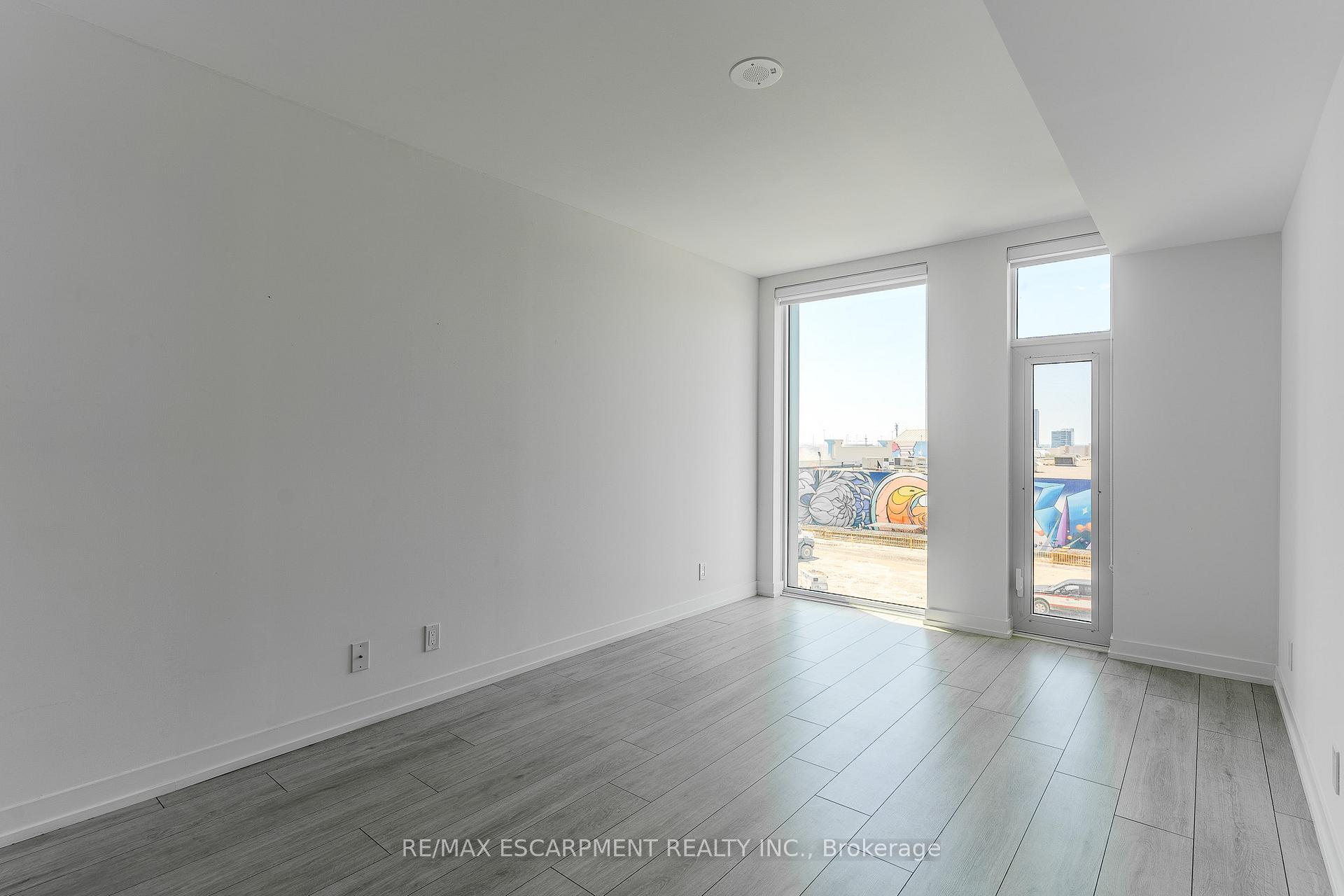 Photo 17 of Unit TH23, 7 Buttermill Avenue, Vaughan, Vaughan Corporate Centre — HOMEH