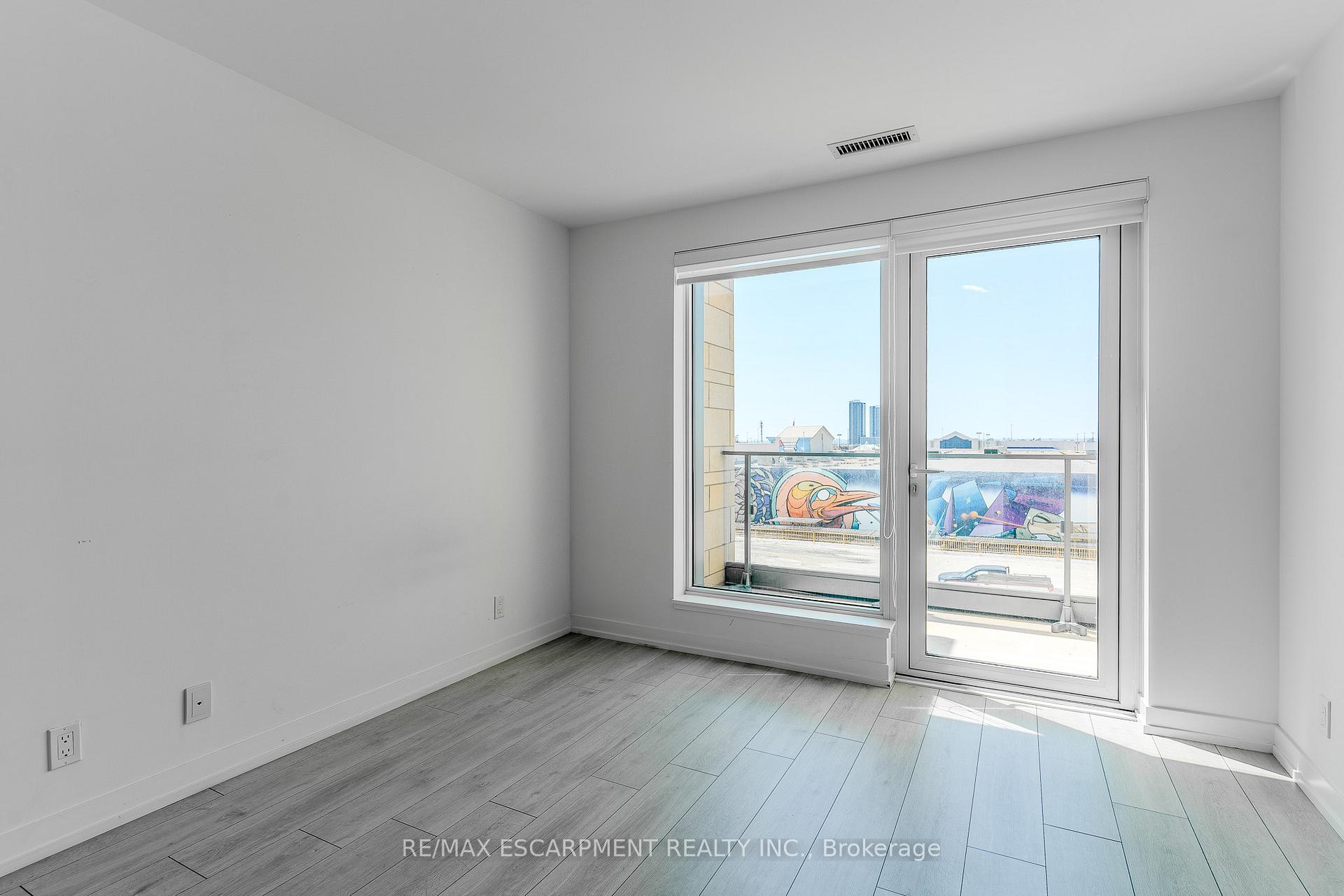 Photo 22 of Unit TH23, 7 Buttermill Avenue, Vaughan, Vaughan Corporate Centre — HOMEH