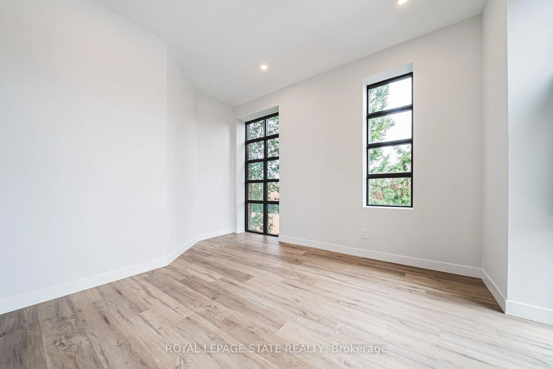 Photo 19 of 555 Sanitorium Road, Hamilton, Mountview — HOMEH