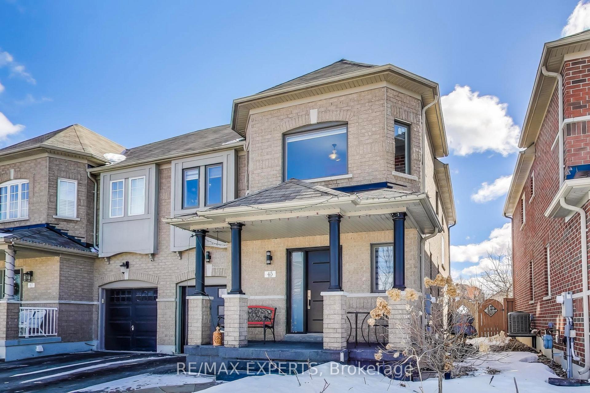 Photo 2 of 45 Wallwark Street, Aurora, Bayview Northeast — HOMEH