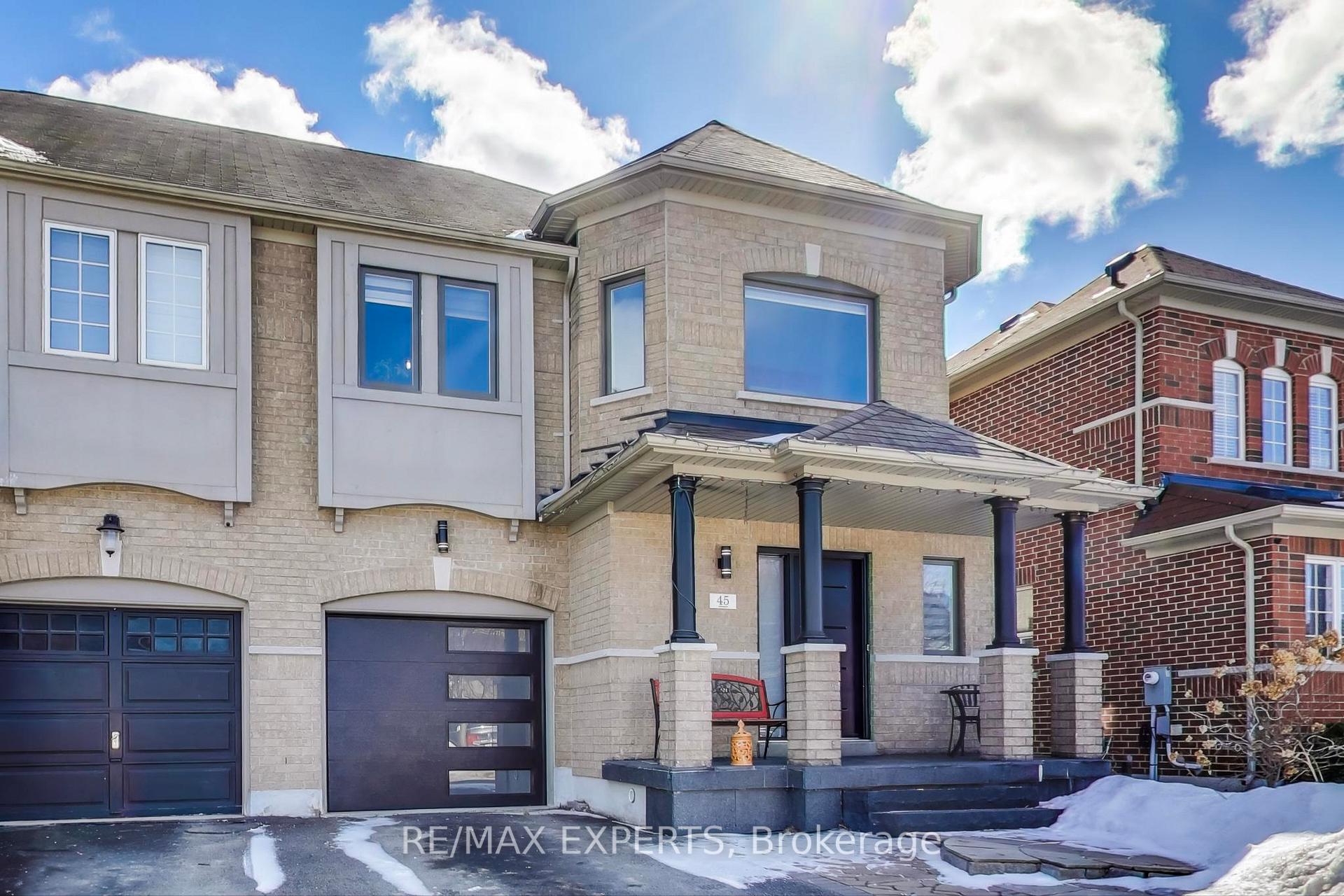 Photo 3 of 45 Wallwark Street, Aurora, Bayview Northeast — HOMEH