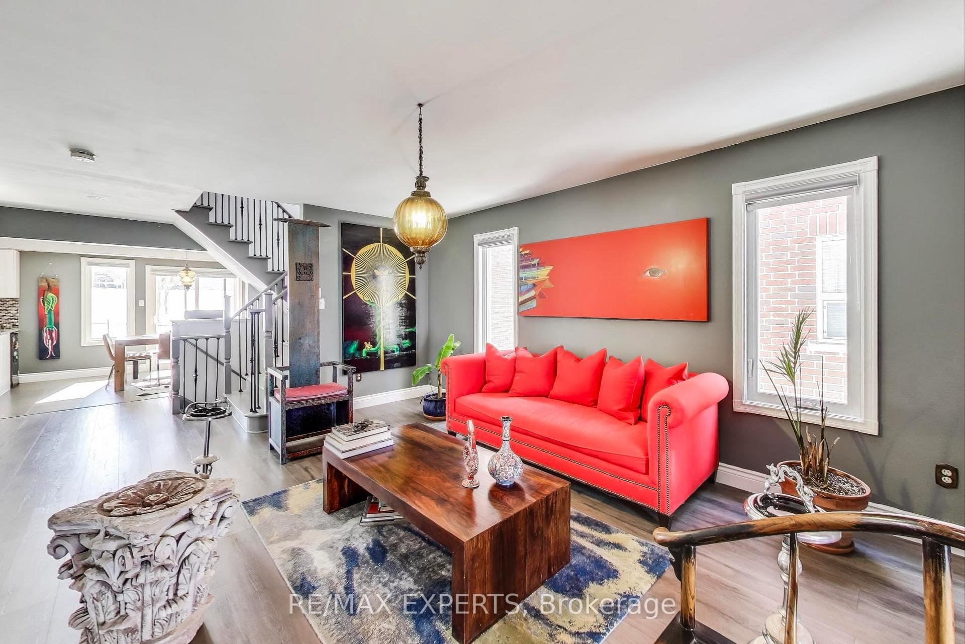Photo 4 of 45 Wallwark Street, Aurora, Bayview Northeast — HOMEH