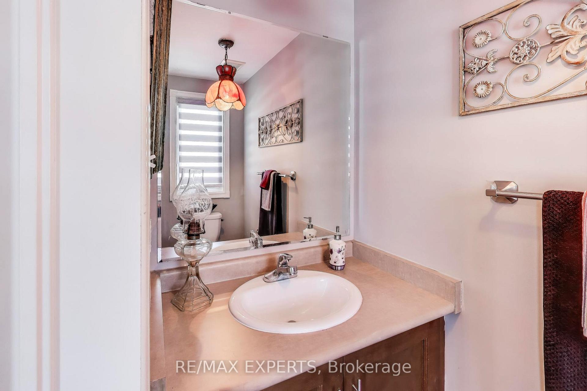 Photo 6 of 45 Wallwark Street, Aurora, Bayview Northeast — HOMEH