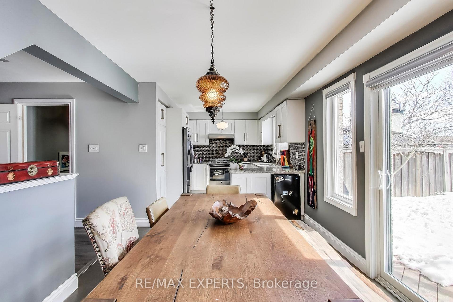 Photo 11 of 45 Wallwark Street, Aurora, Bayview Northeast — HOMEH