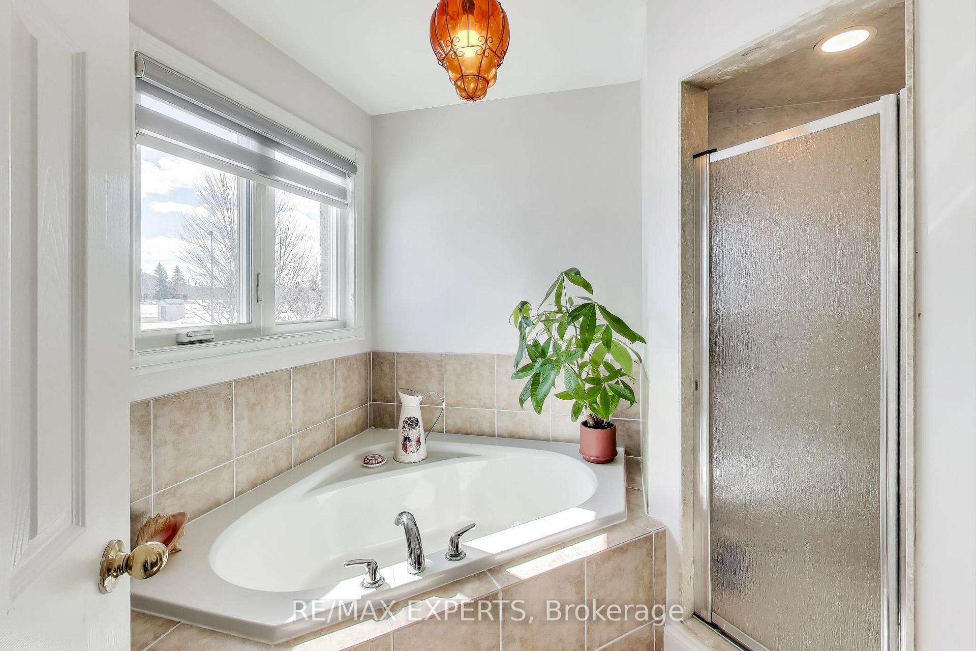 Photo 18 of 45 Wallwark Street, Aurora, Bayview Northeast — HOMEH
