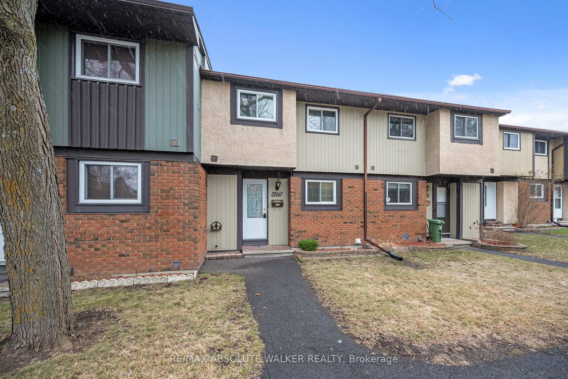 Photo 2 of 6175 Brookside Lane, Ottawa, Convent Glen South — HOMEH