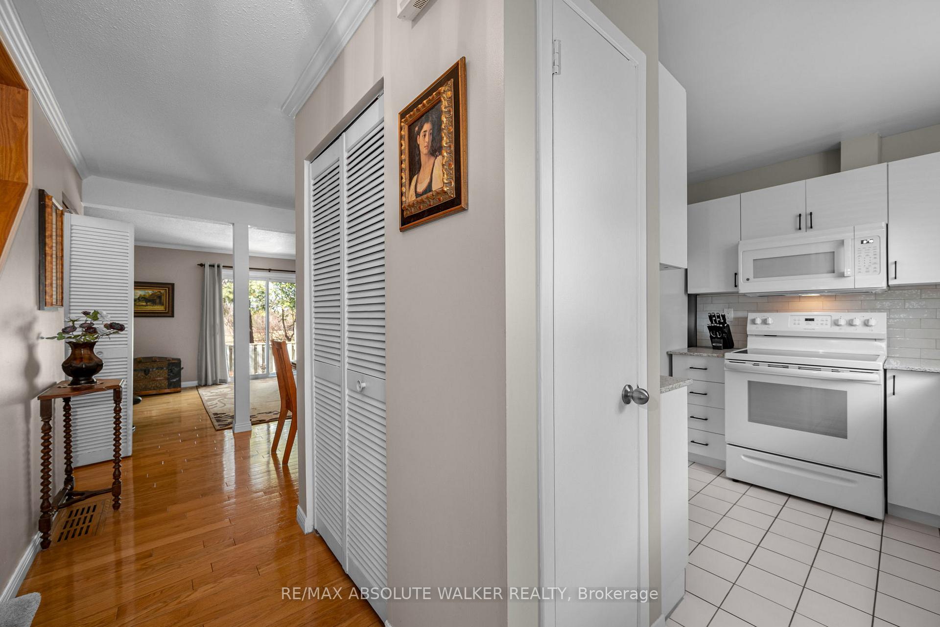 Photo 3 of 6175 Brookside Lane, Ottawa, Convent Glen South — HOMEH