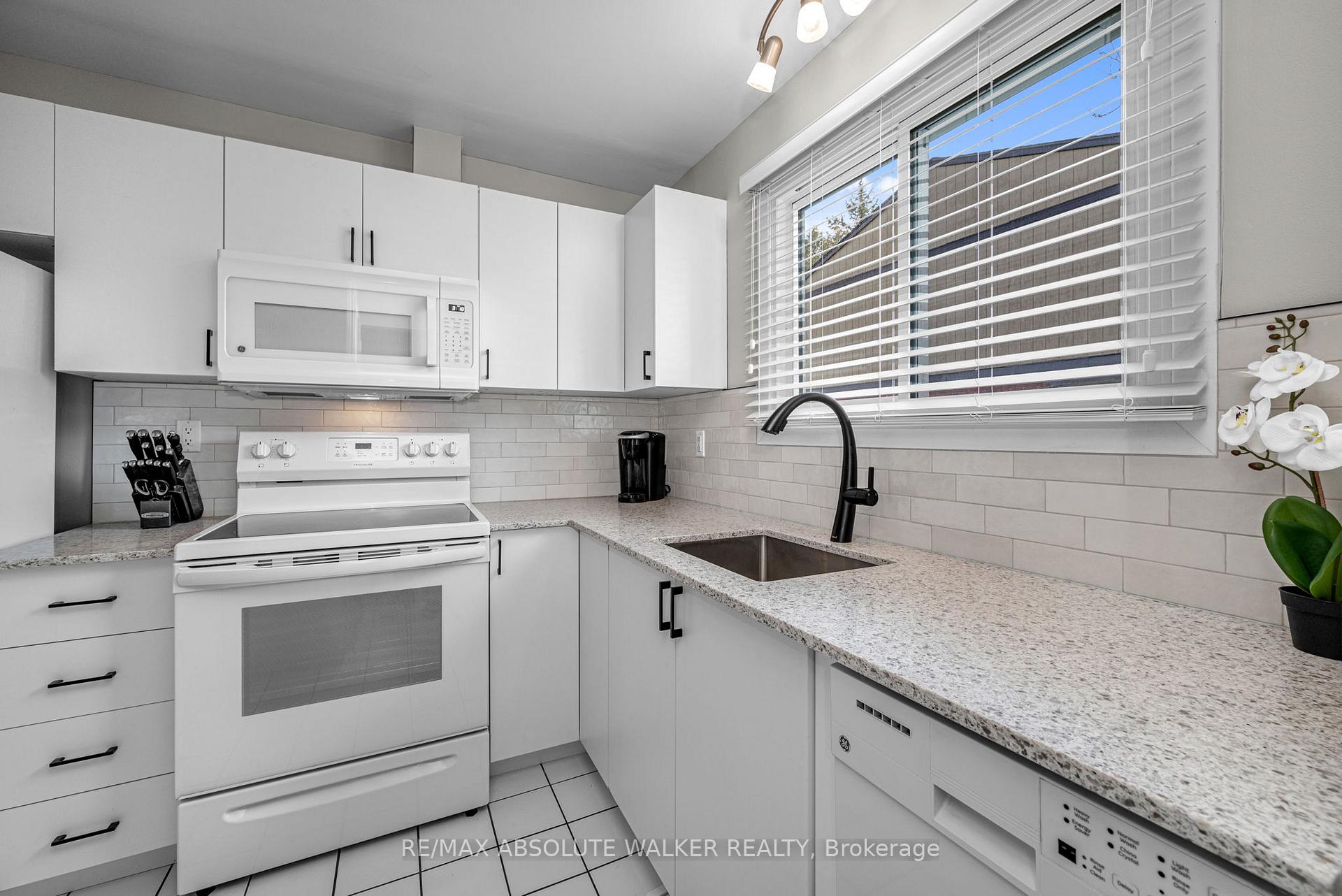 Photo 4 of 6175 Brookside Lane, Ottawa, Convent Glen South — HOMEH