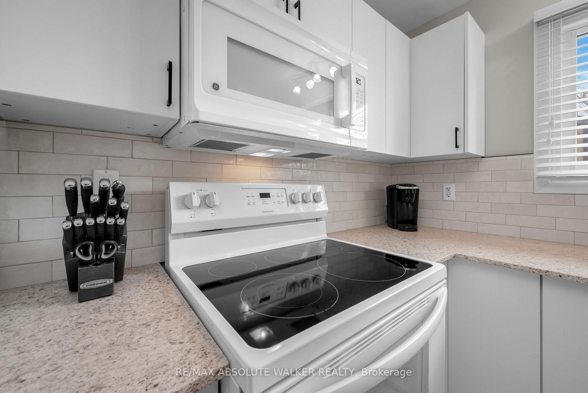 Photo 5 of 6175 Brookside Lane, Ottawa, Convent Glen South — HOMEH