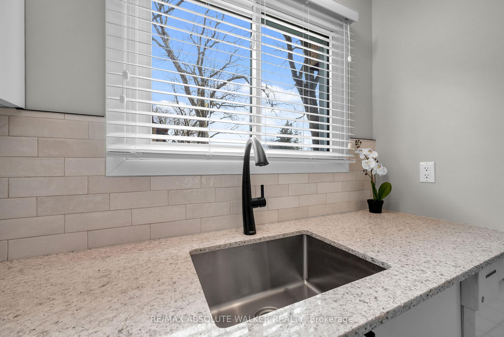 Photo 6 of 6175 Brookside Lane, Ottawa, Convent Glen South — HOMEH