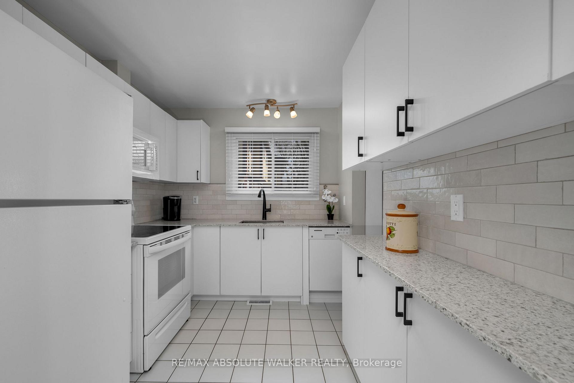 Photo 7 of 6175 Brookside Lane, Ottawa, Convent Glen South — HOMEH