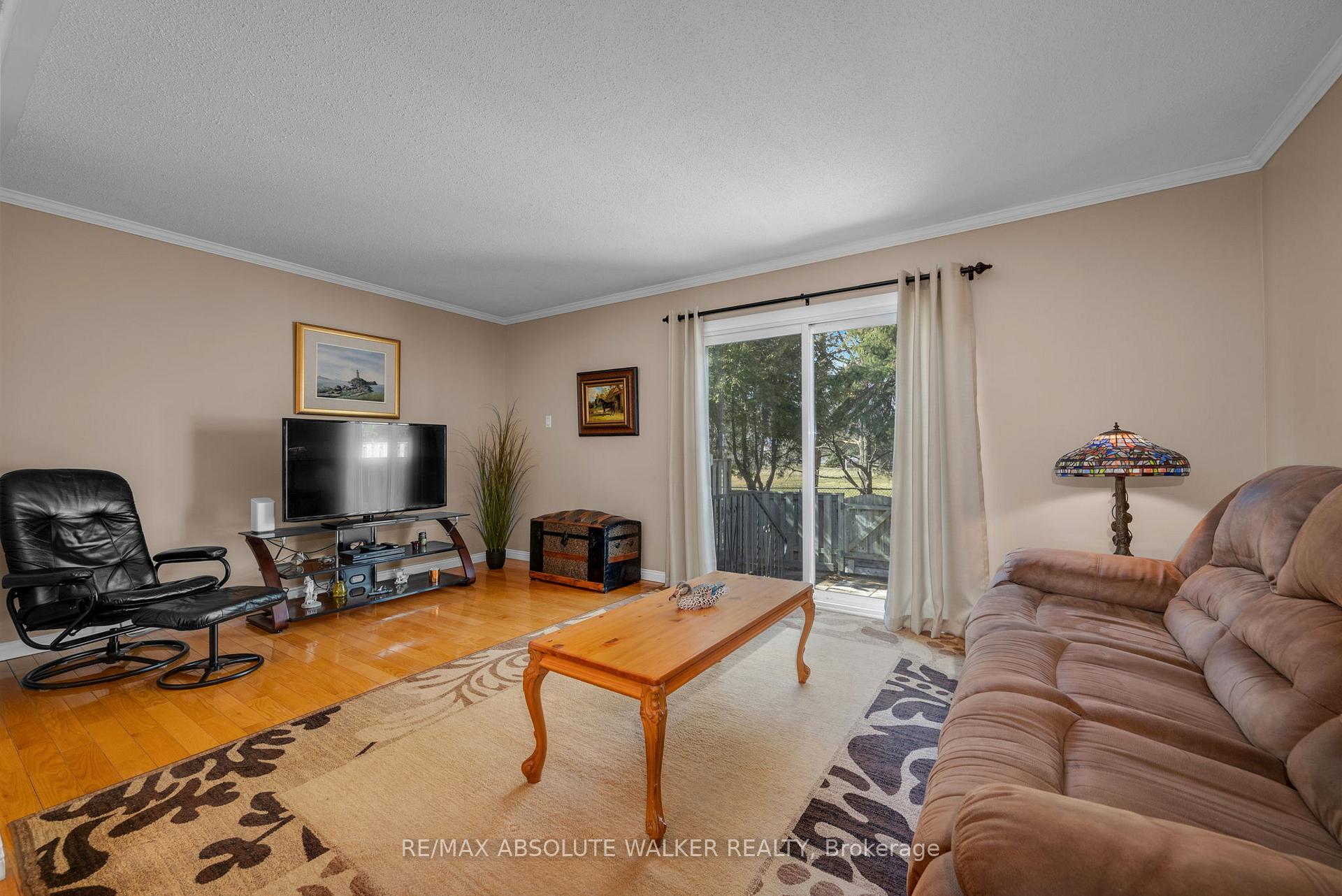 Photo 9 of 6175 Brookside Lane, Ottawa, Convent Glen South — HOMEH