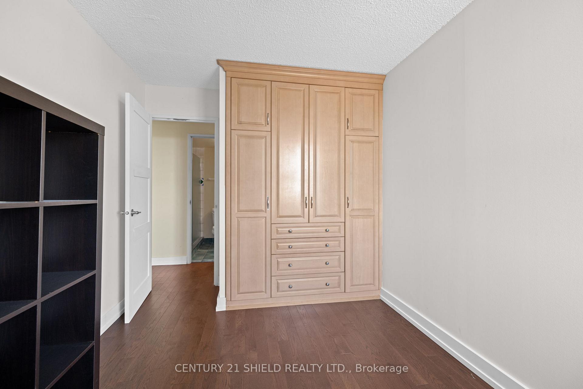 Photo 19 of Unit 2102, 505 St Laurent Boulevard, Ottawa, Viscount Alexander Park — HOMEH