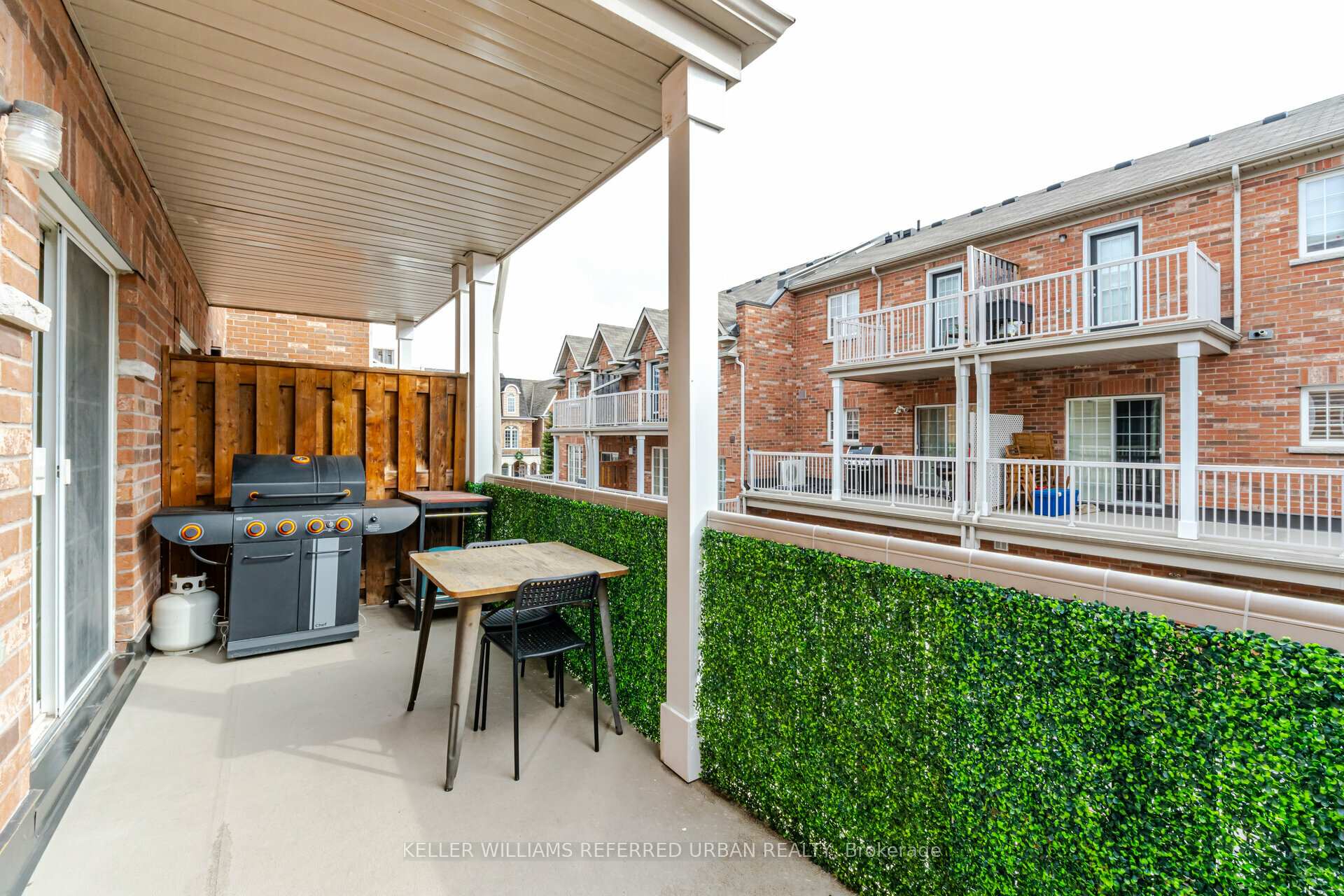 Photo 10 of 35 Philpott Gardens, Toronto, East End-Danforth — HOMEH