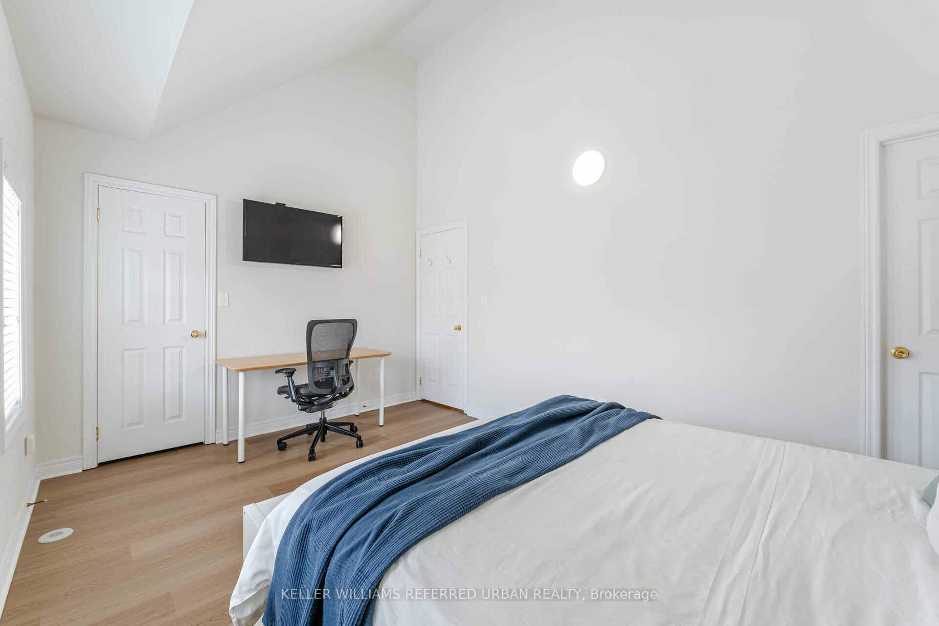 Photo 17 of 35 Philpott Gardens, Toronto, East End-Danforth — HOMEH
