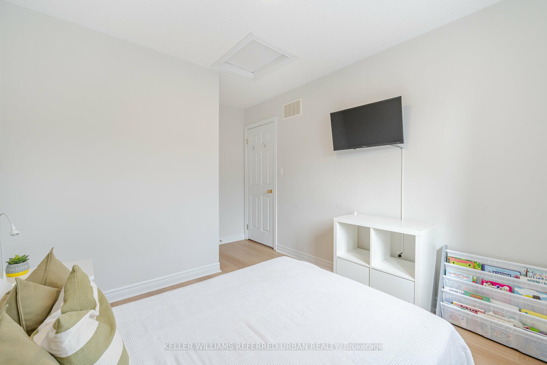 Photo 20 of 35 Philpott Gardens, Toronto, East End-Danforth — HOMEH