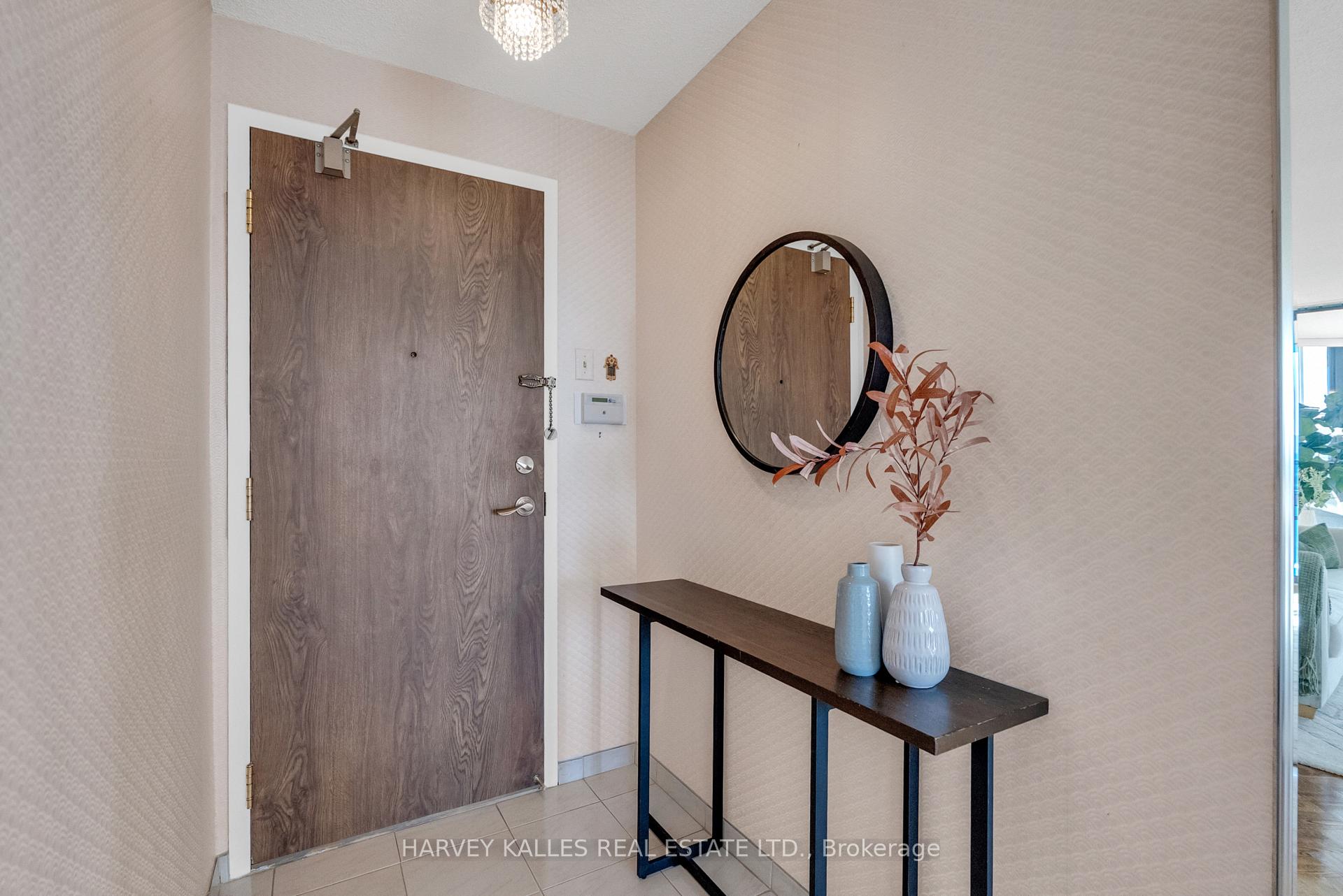Photo 3 of Unit 1411, 7440 Bathurst Street, Vaughan, Brownridge — HOMEH