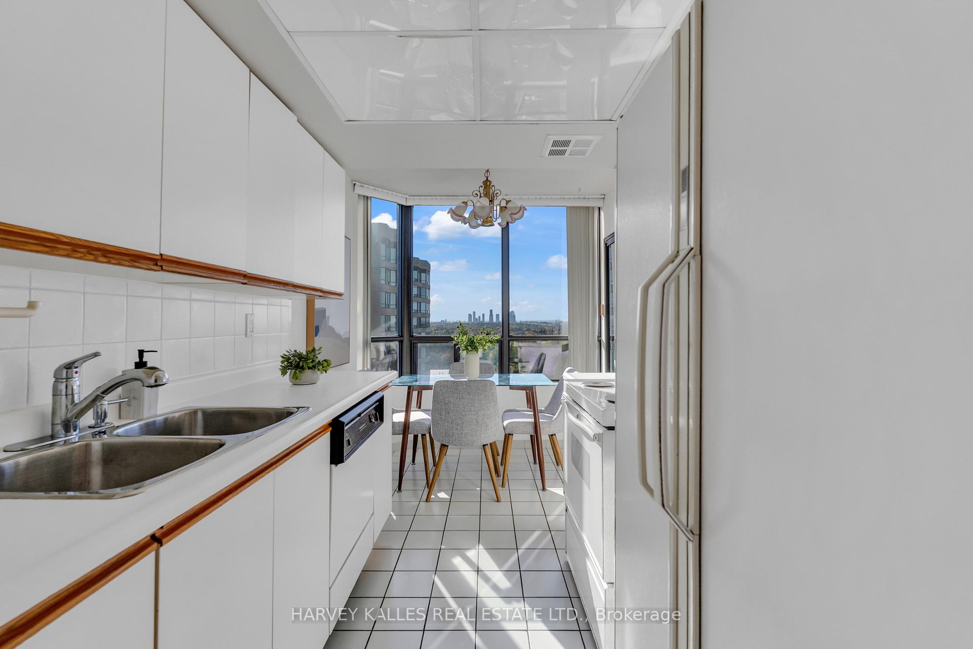 Photo 16 of Unit 1411, 7440 Bathurst Street, Vaughan, Brownridge — HOMEH