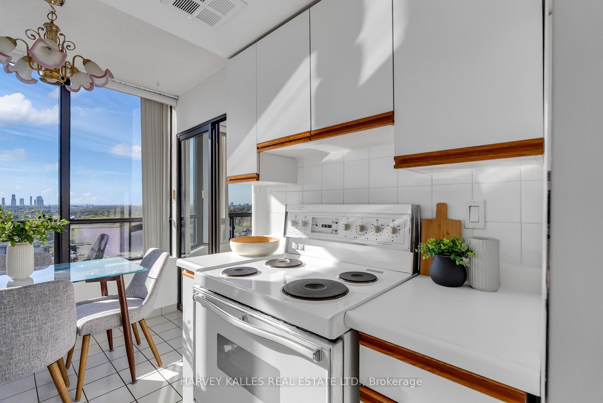 Photo 18 of Unit 1411, 7440 Bathurst Street, Vaughan, Brownridge — HOMEH