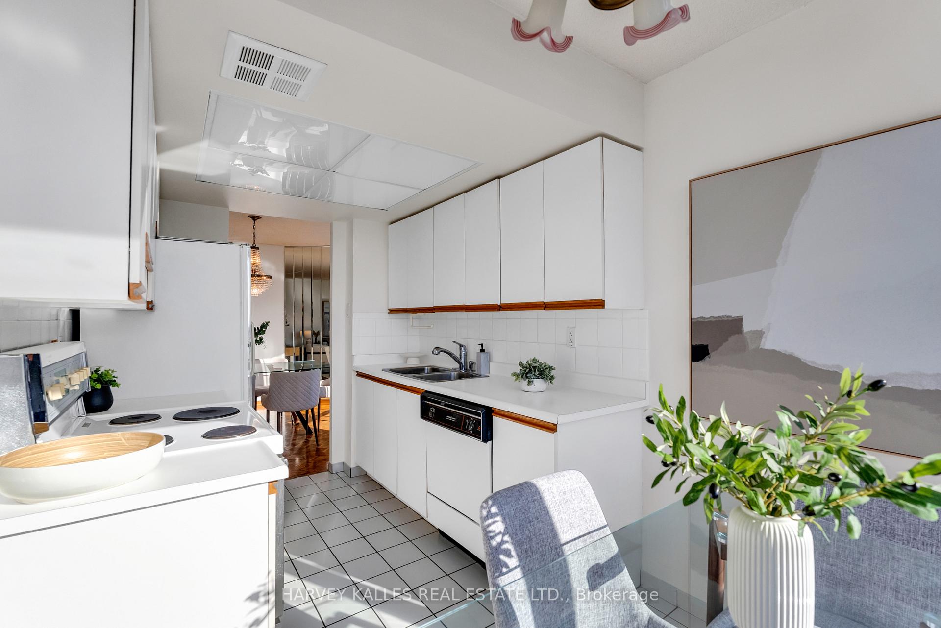 Photo 20 of Unit 1411, 7440 Bathurst Street, Vaughan, Brownridge — HOMEH