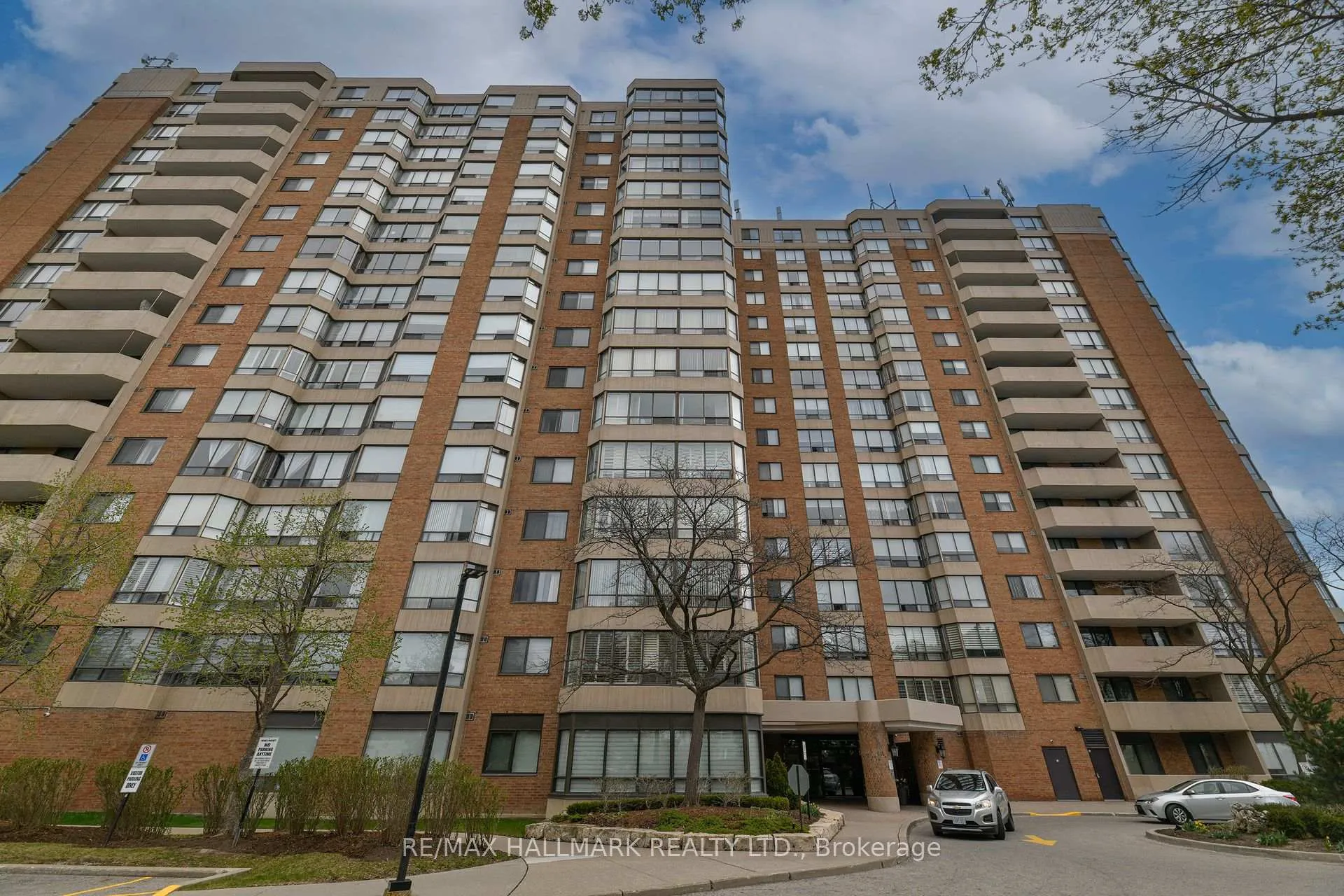 Front of Unit 808, 7601 Bathurst Street