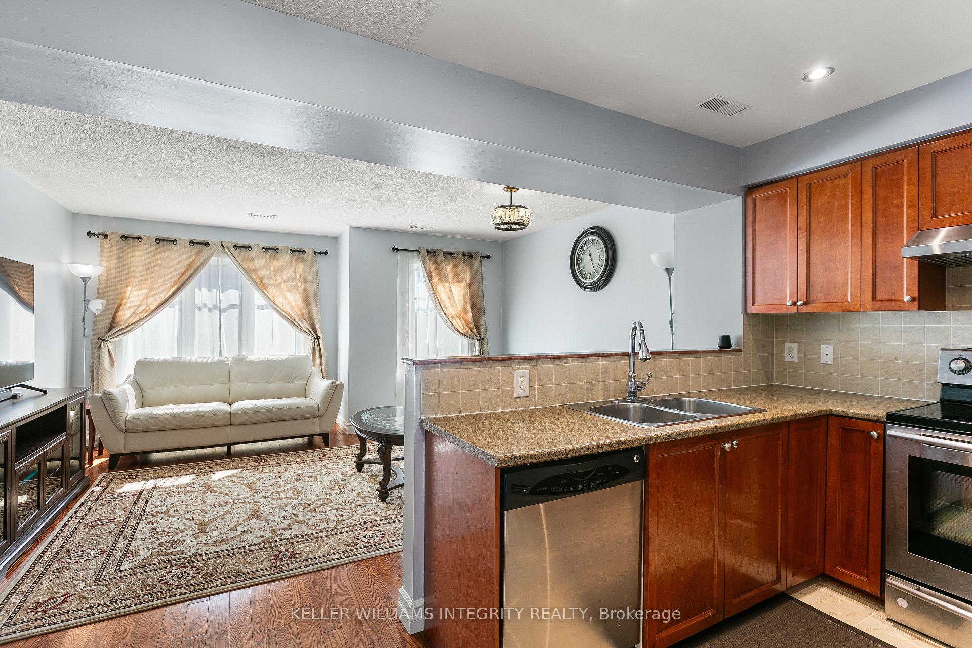 Photo 10 of 126 Windswept, Ottawa, Riverside South/Gloucester Glen — HOMEH