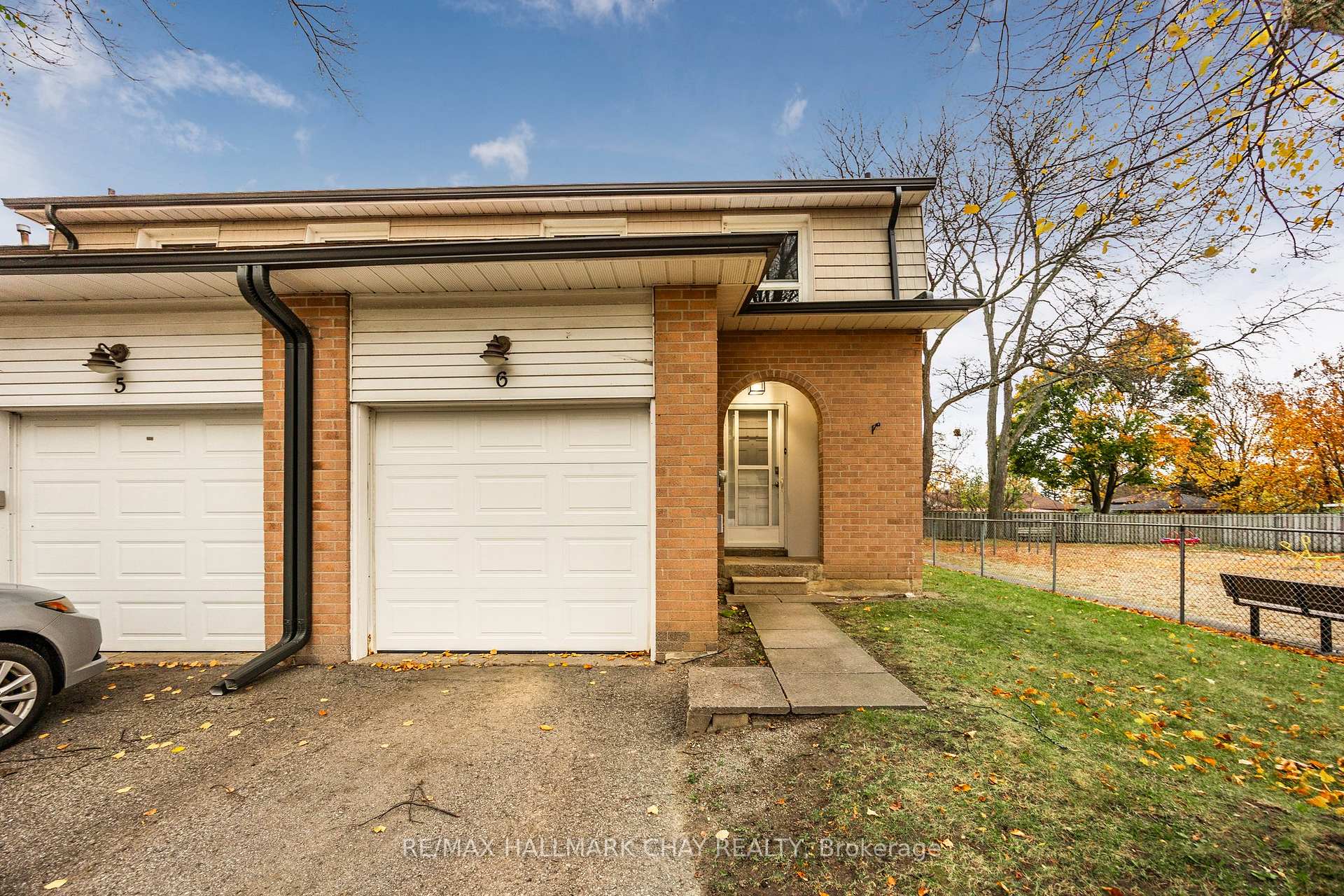 Photo 2 of Unit 6, 2 Bernick Drive, Barrie, Grove East — HOMEH