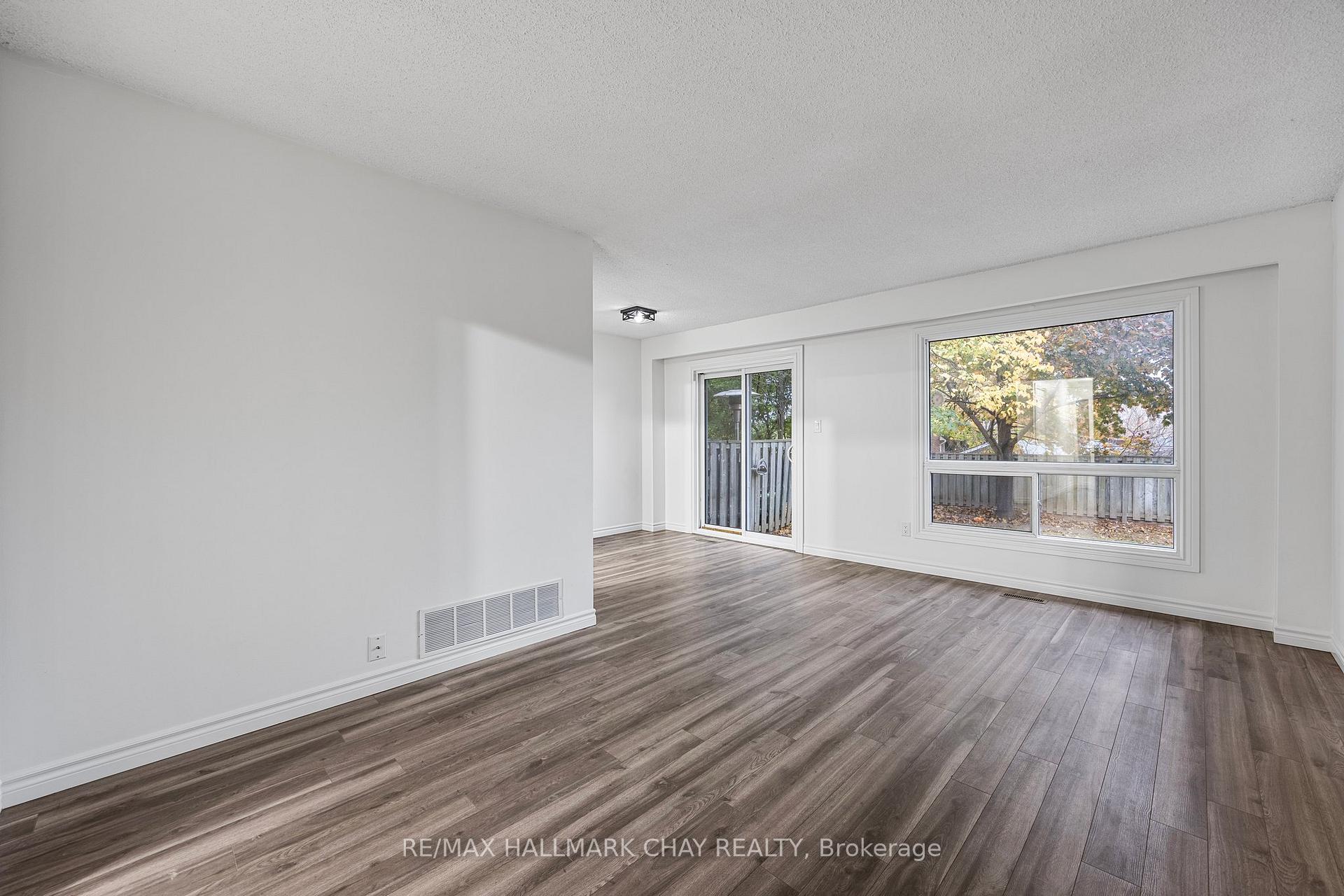 Photo 7 of Unit 6, 2 Bernick Drive, Barrie, Grove East — HOMEH