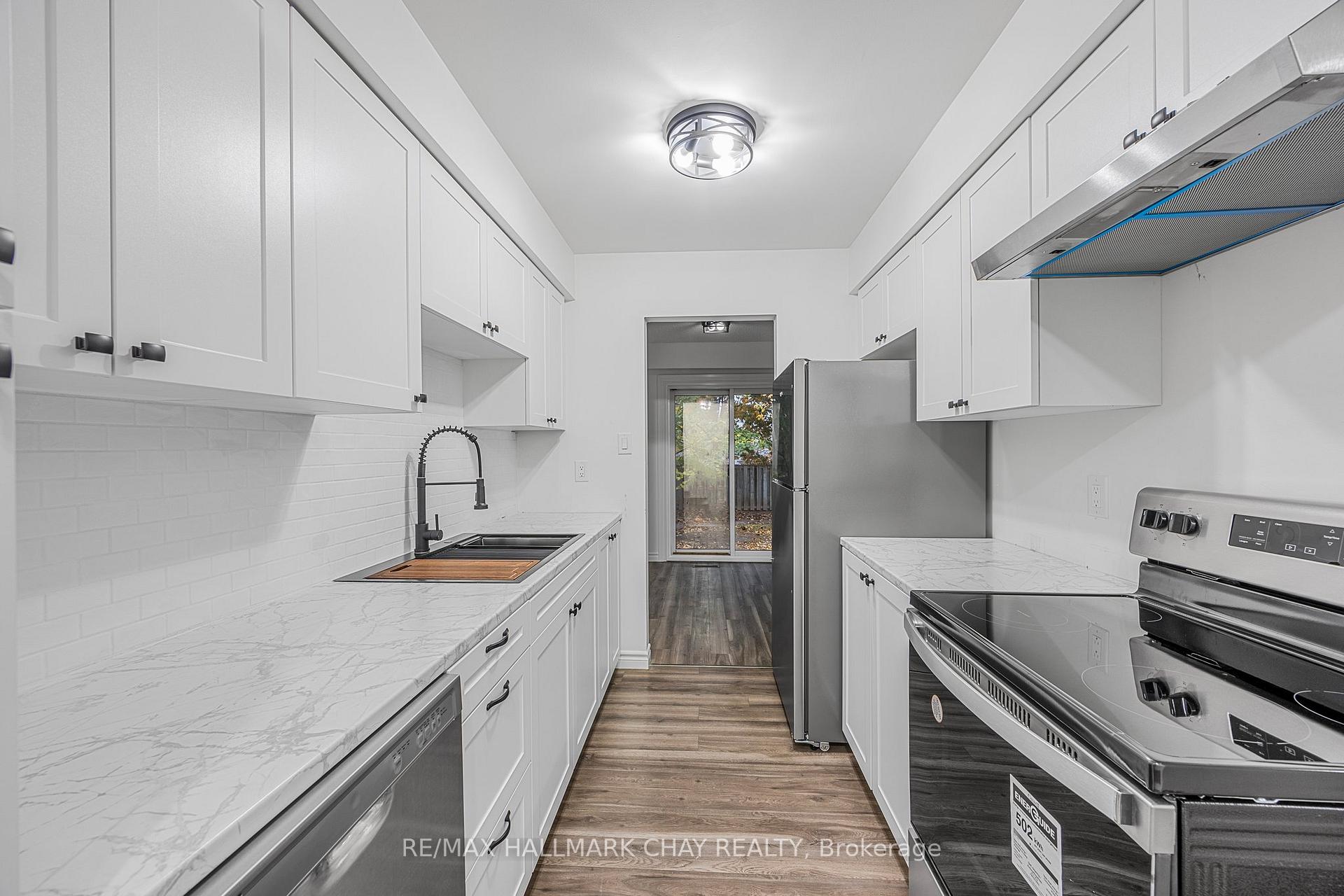 Photo 14 of Unit 6, 2 Bernick Drive, Barrie, Grove East — HOMEH