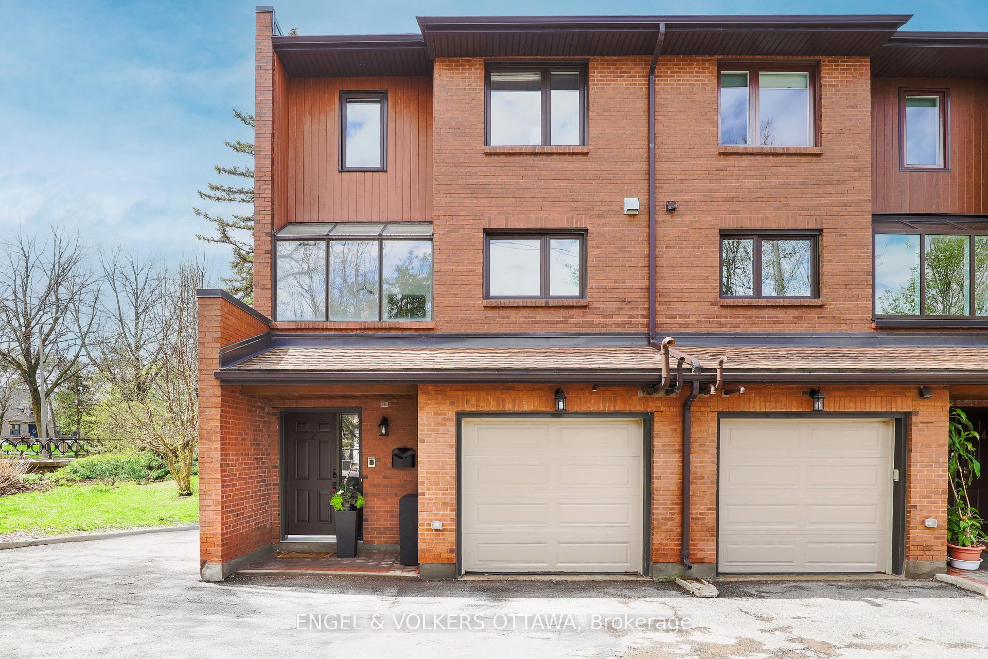 Front of Unit 2, 625 Richmond Road