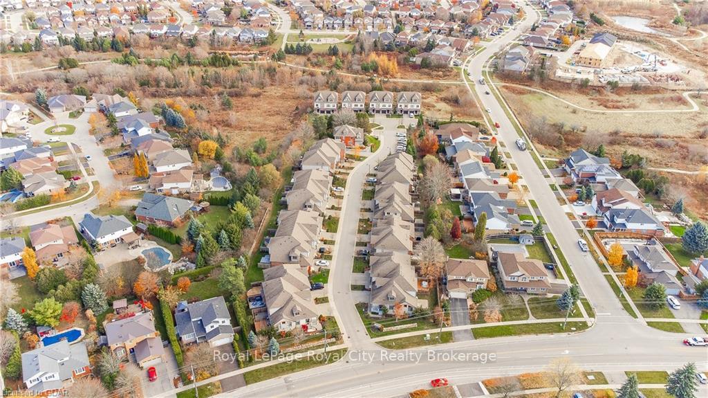 Photo 4 of Unit 13, 146 Downey Road, Guelph, Kortright Hills — HOMEH