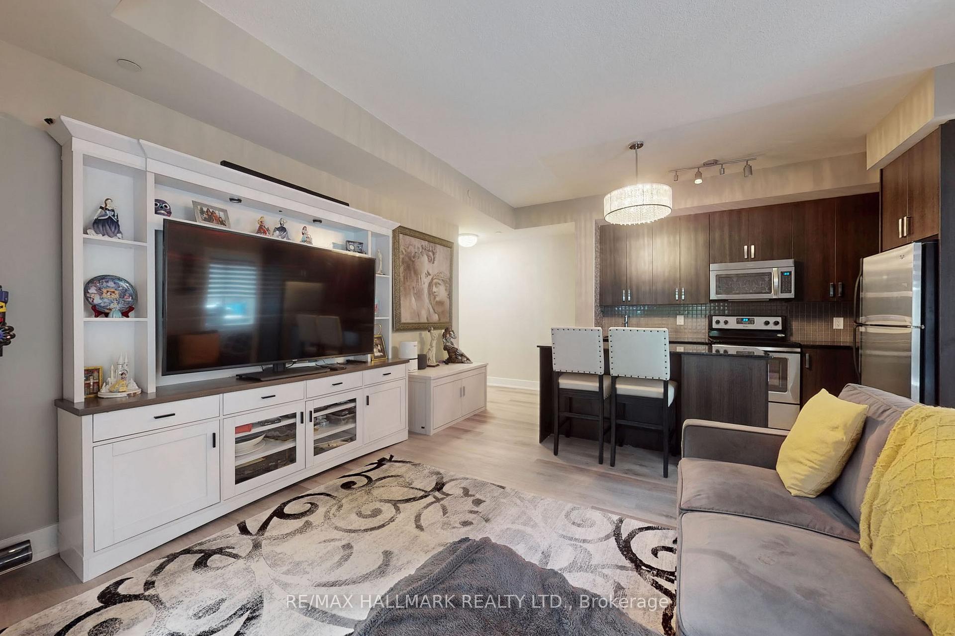 Photo 7 of Unit 120, 7608 Yonge Street, Vaughan, Crestwood-Springfarm-Yorkhill — HOMEH
