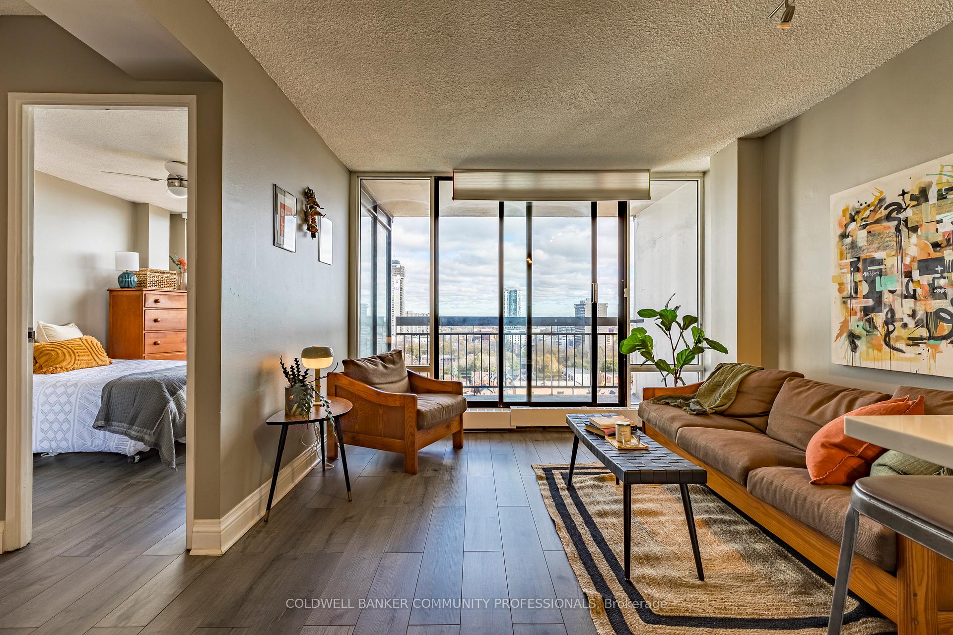 Photo 5 of Unit 1401, 150 Charlton Avenue E, Hamilton, Corktown — HOMEH