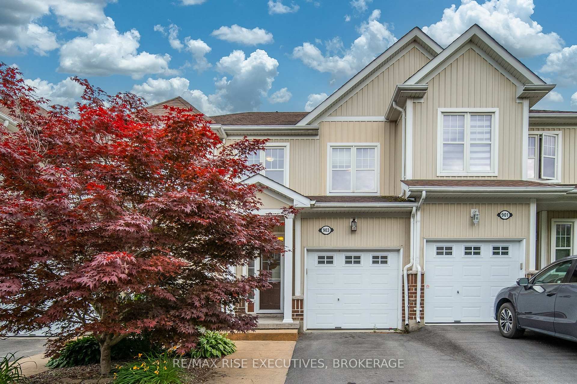 Front of 903 Ascot Lane