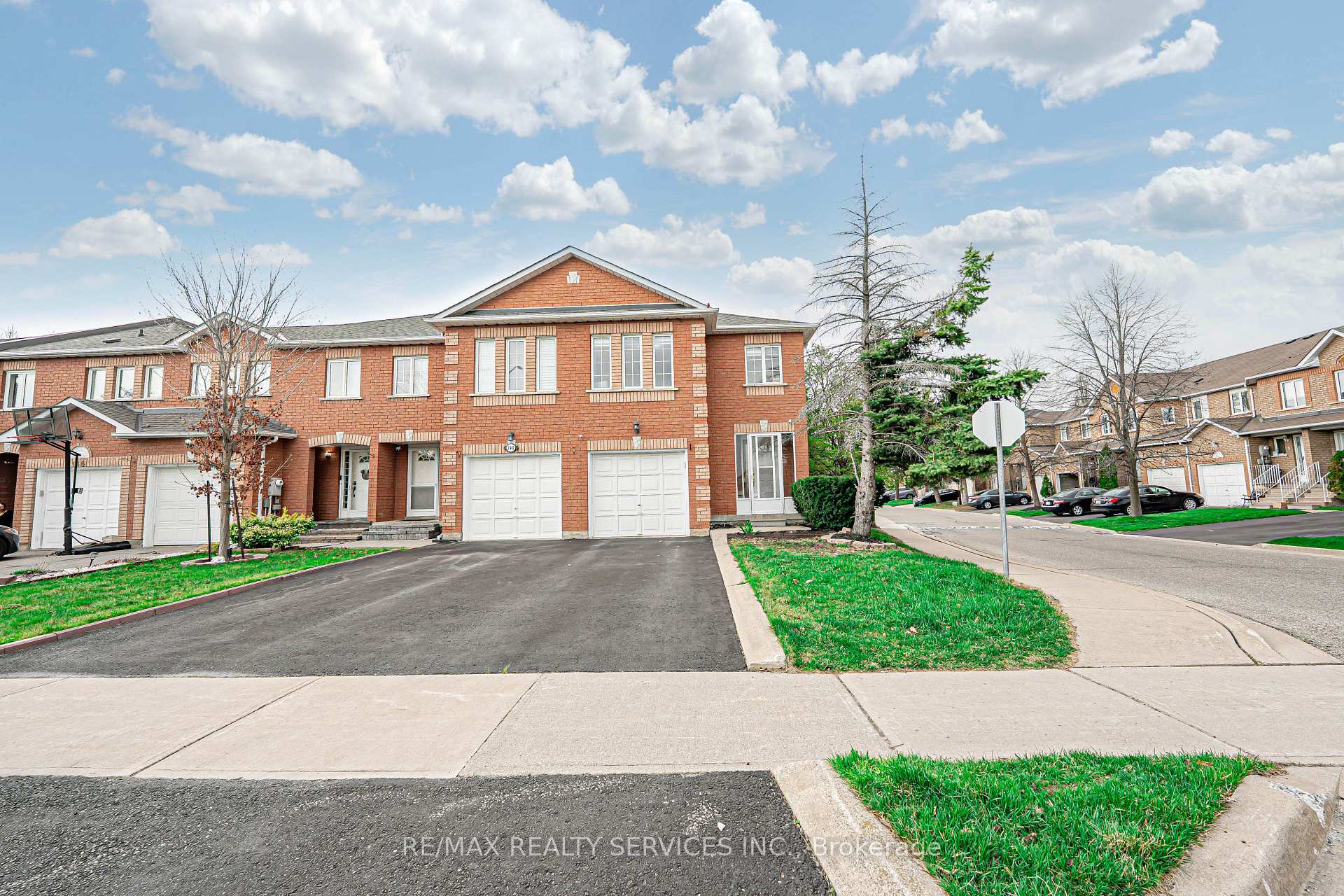 Photo 3 of Unit 19, 192 Cresthaven Road, Brampton, Snelgrove — HOMEH