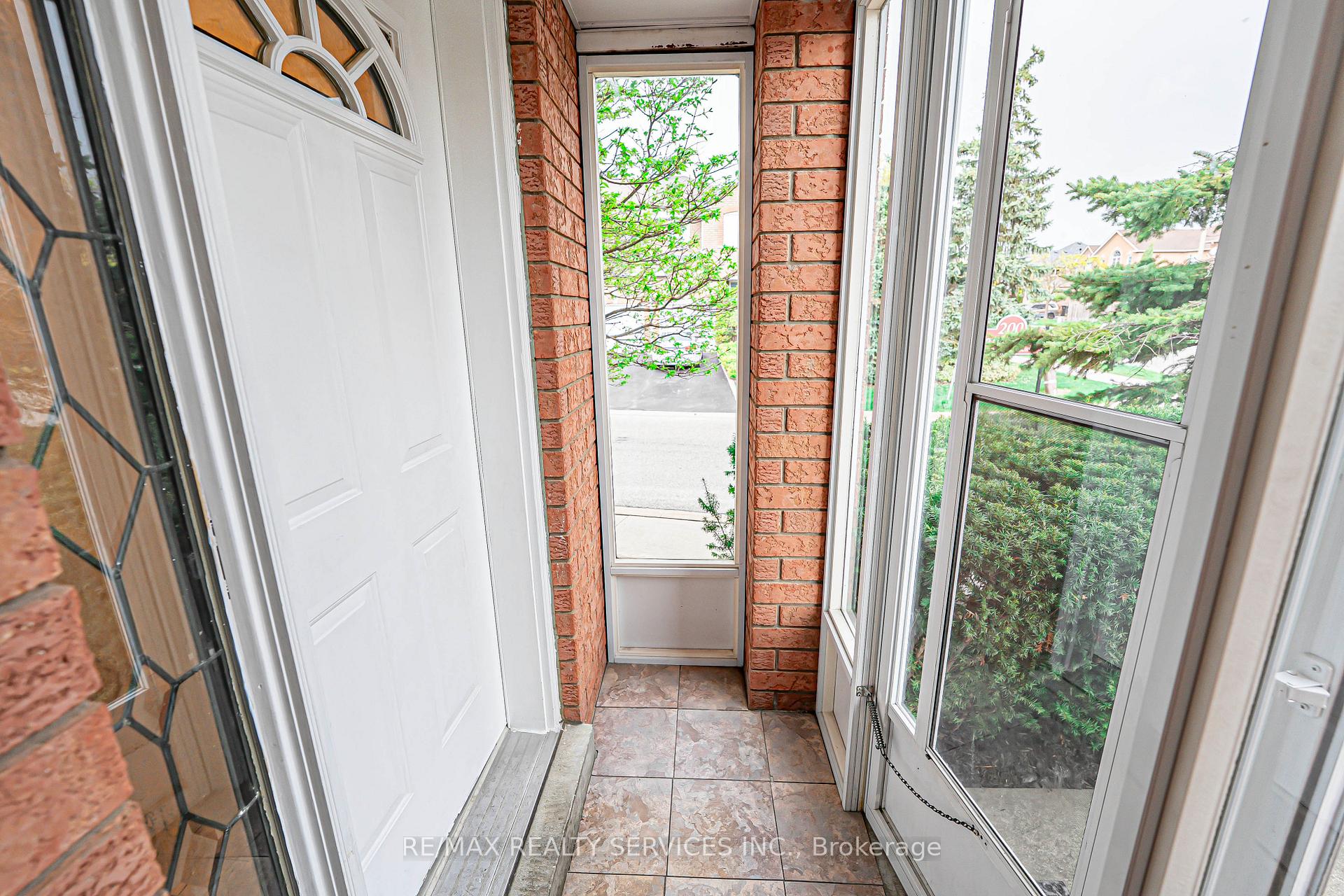 Photo 5 of Unit 19, 192 Cresthaven Road, Brampton, Snelgrove — HOMEH