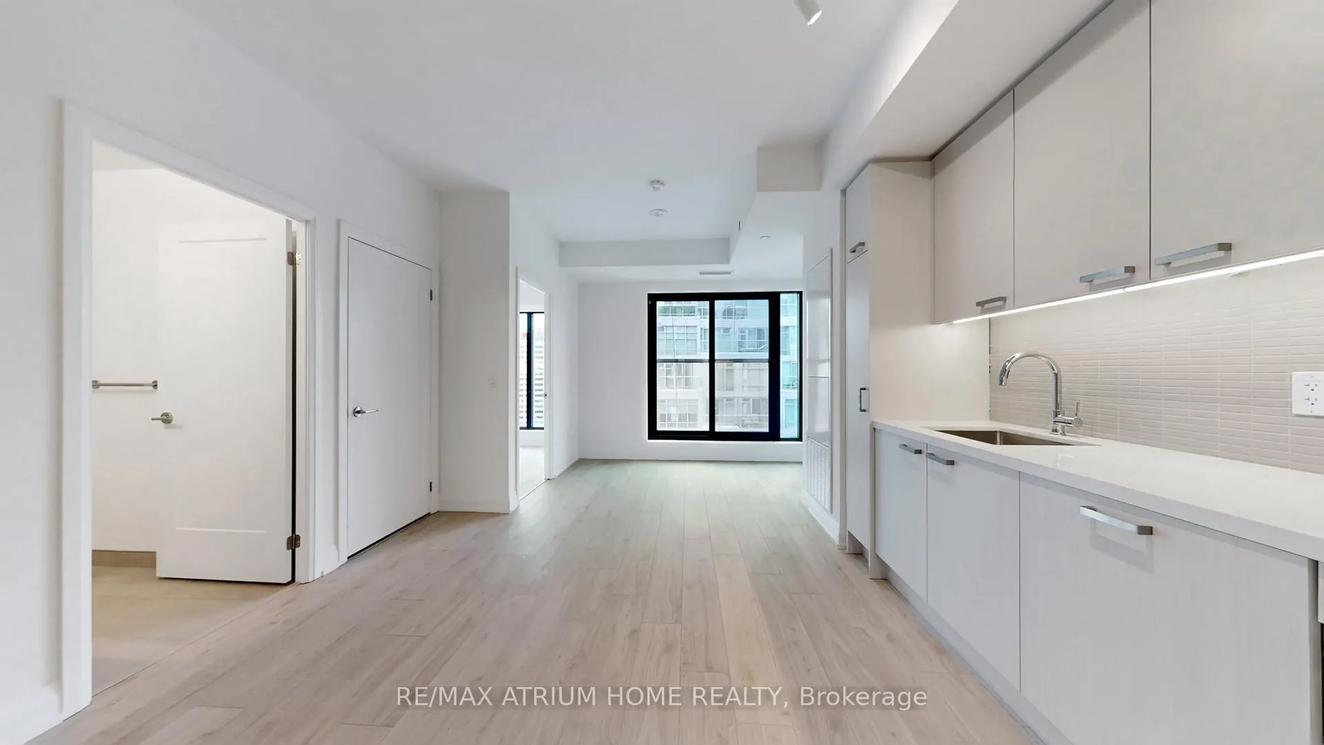 Photo 4 of Unit 3309, 20 Soudan Avenue, Toronto, Mount Pleasant West — HOMEH