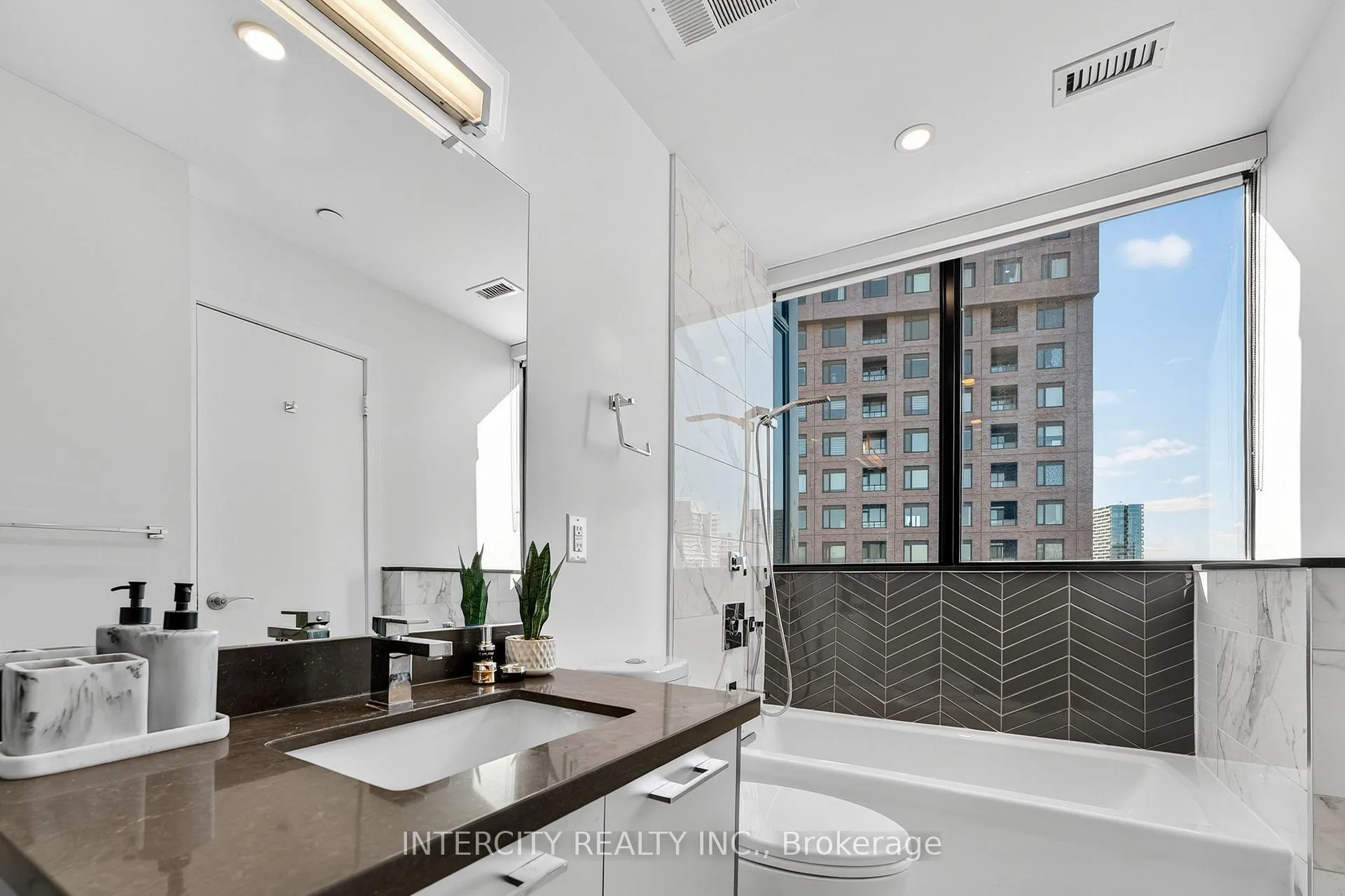 Photo 26 of Unit Ph05, 2910 Highway 7 Road, Vaughan, Concord — HOMEH