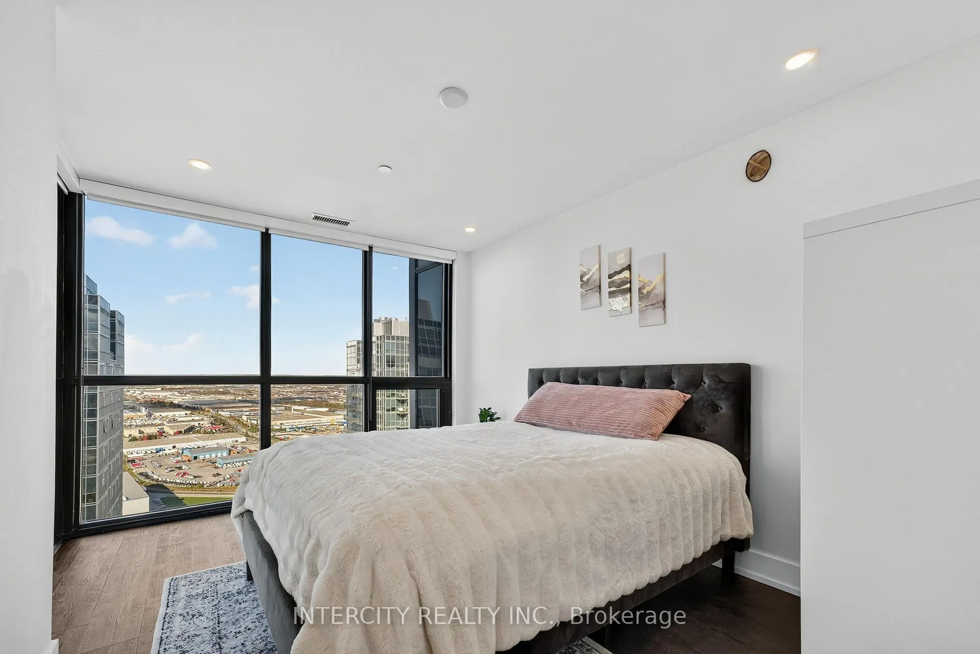 Photo 31 of Unit Ph05, 2910 Highway 7 Road, Vaughan, Concord — HOMEH