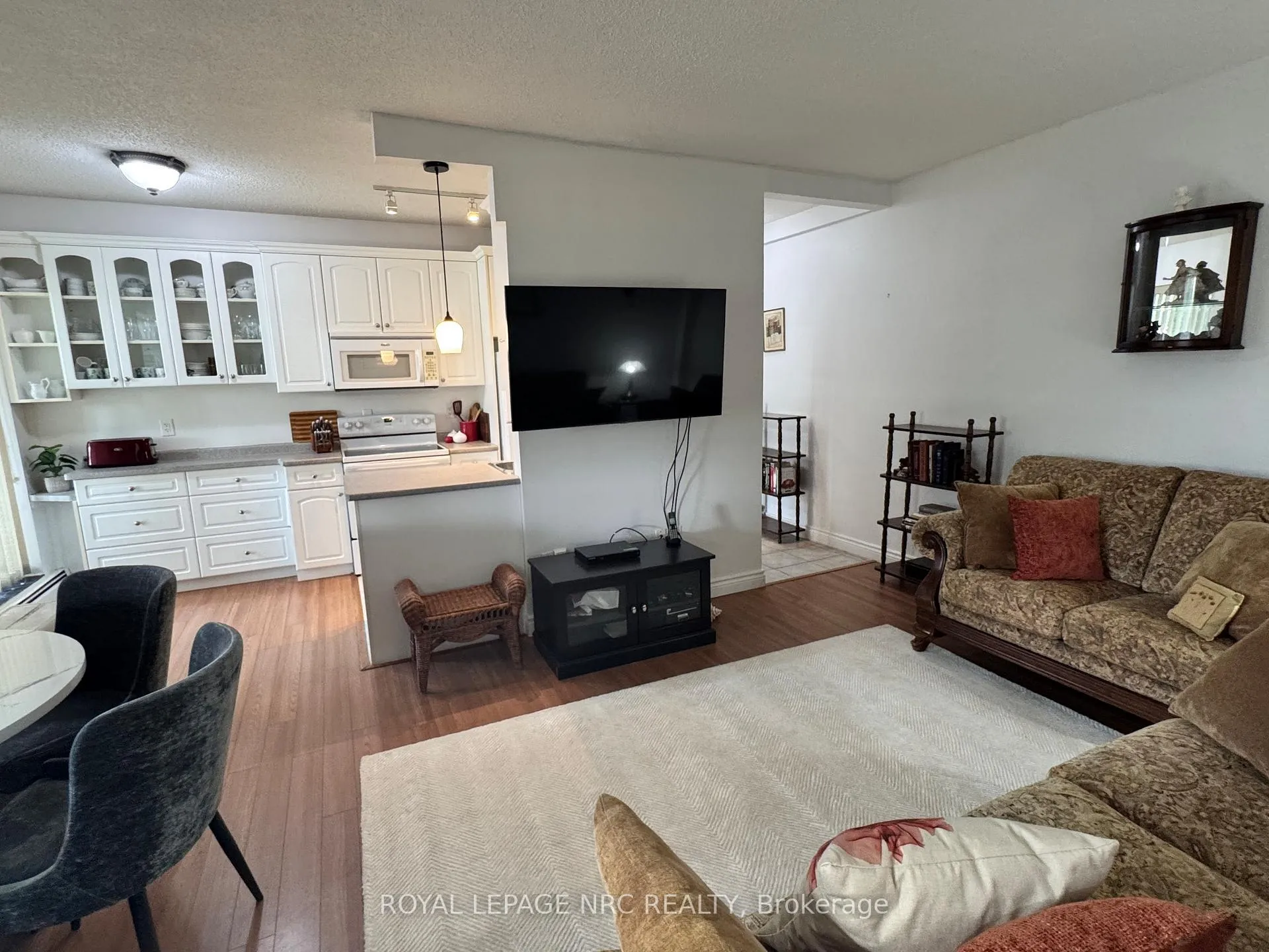 Front of Unit 101, 6390 Huggins Street