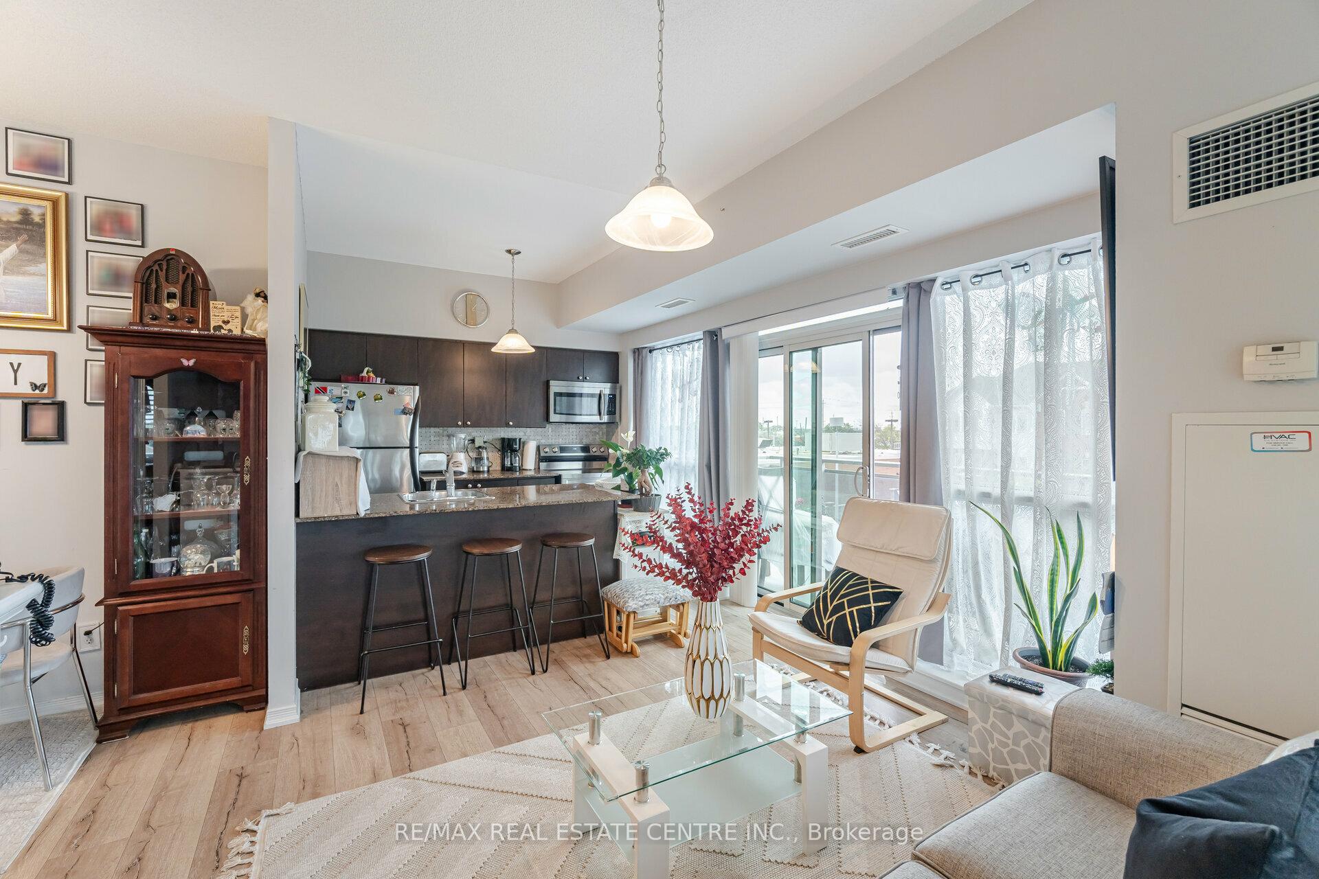 Photo 17 of Unit 304, 215 Queen Street E, Brampton, Queen Street Corridor — HOMEH